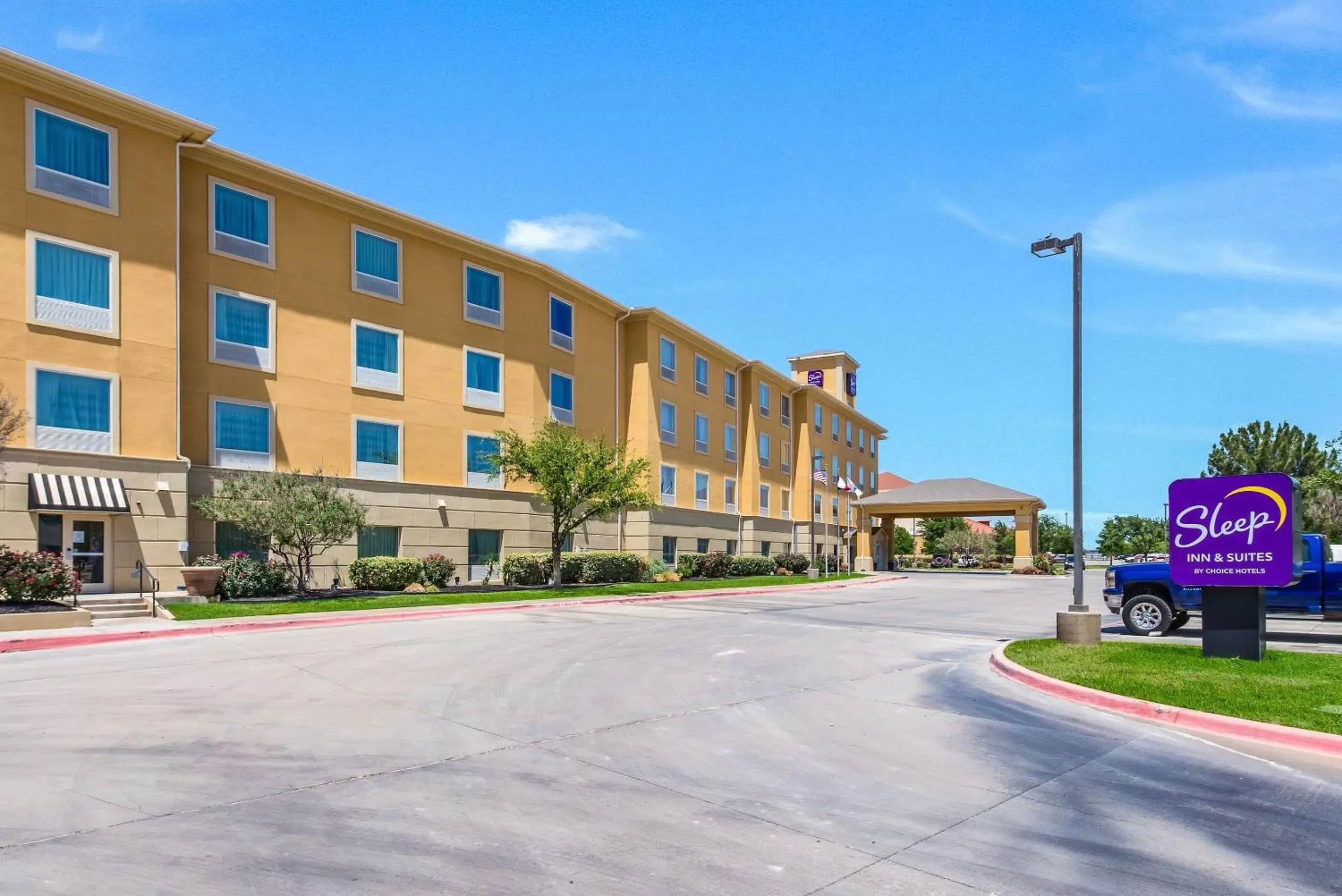 Property building in Sleep Inn & Suites Midland West