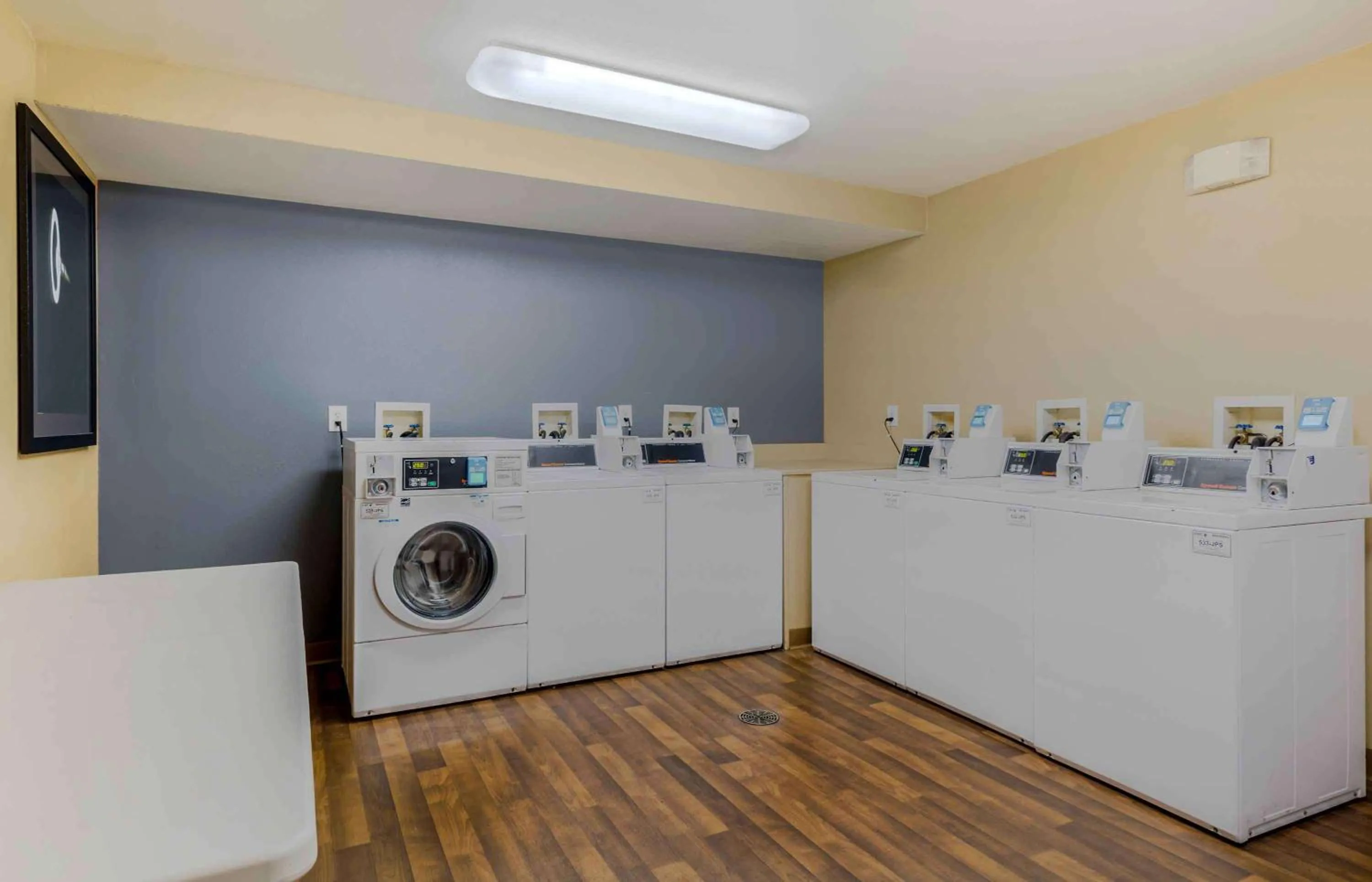 Property building in Extended Stay America Suites - Boston - Waltham - 52 4th Ave