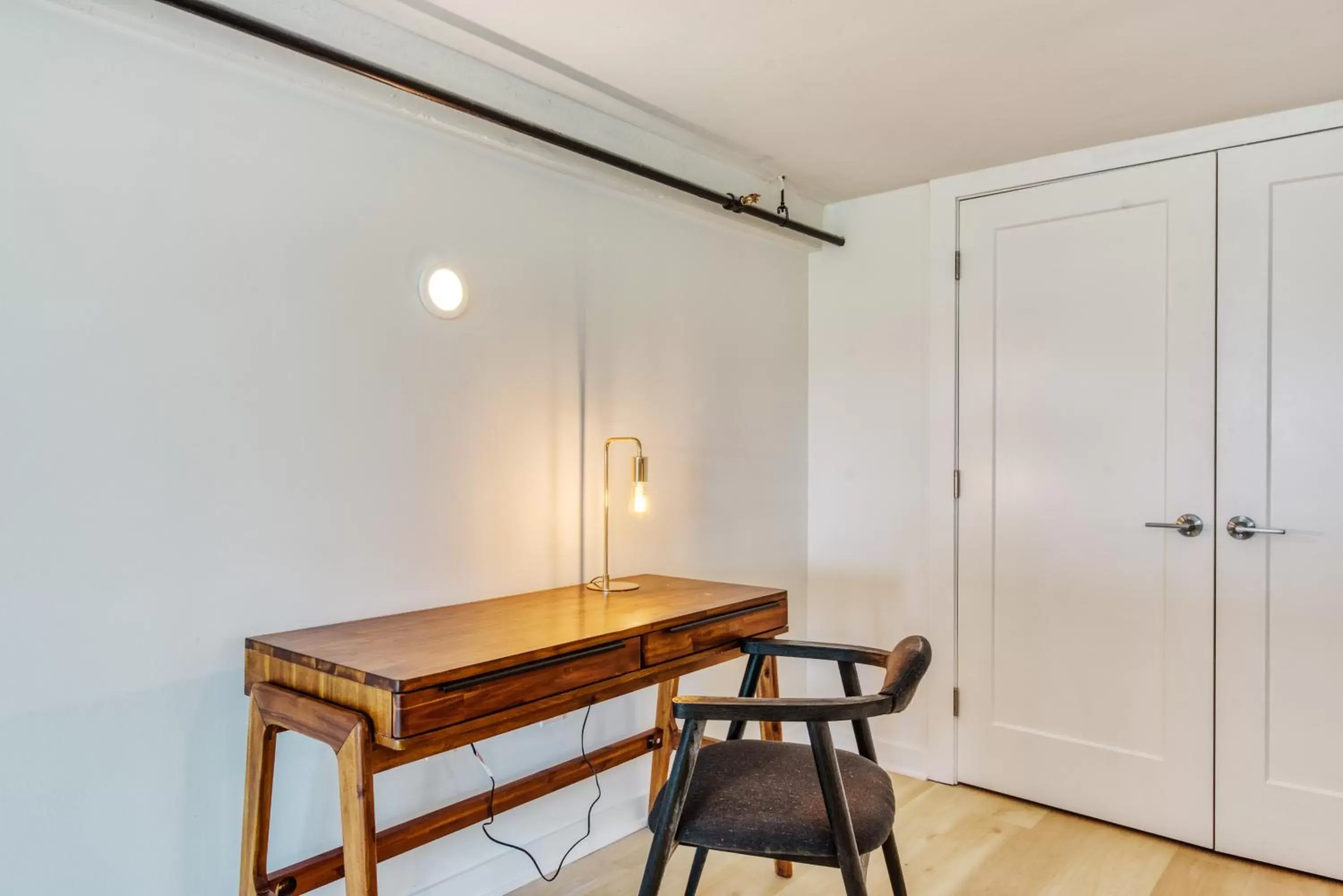 hair dresser, Dining Area in Sosuite at West Lofts - West Philadelphia