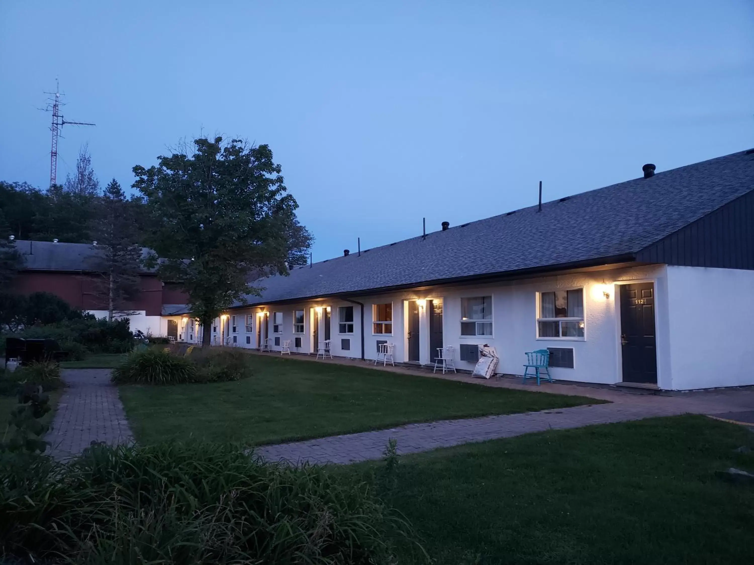 Garden, Property Building in Jolly Roger Inn & Resort