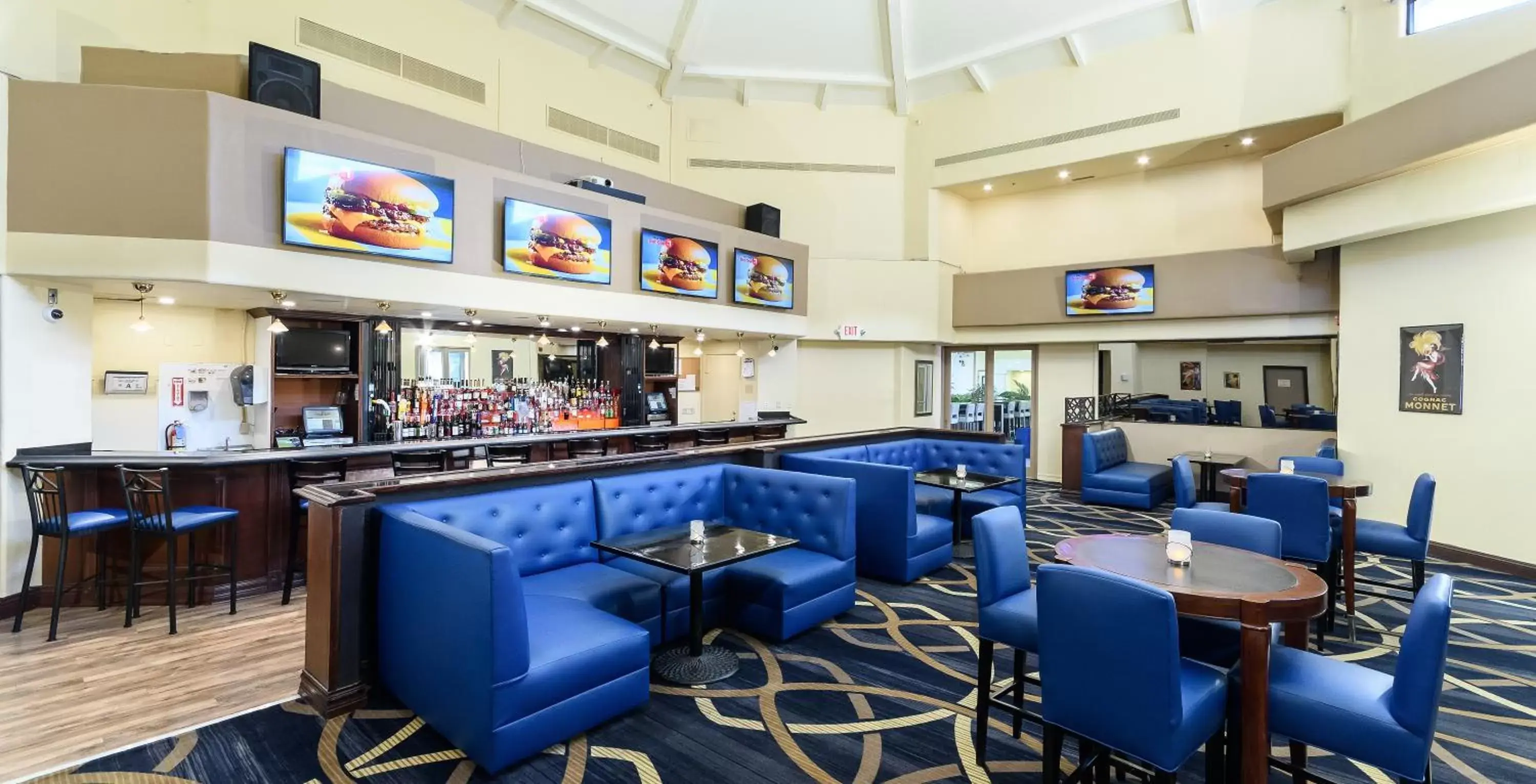 Lounge or bar in Alexis Park All Suite Resort Lounge or bar in Alexis Park All Suite Resort