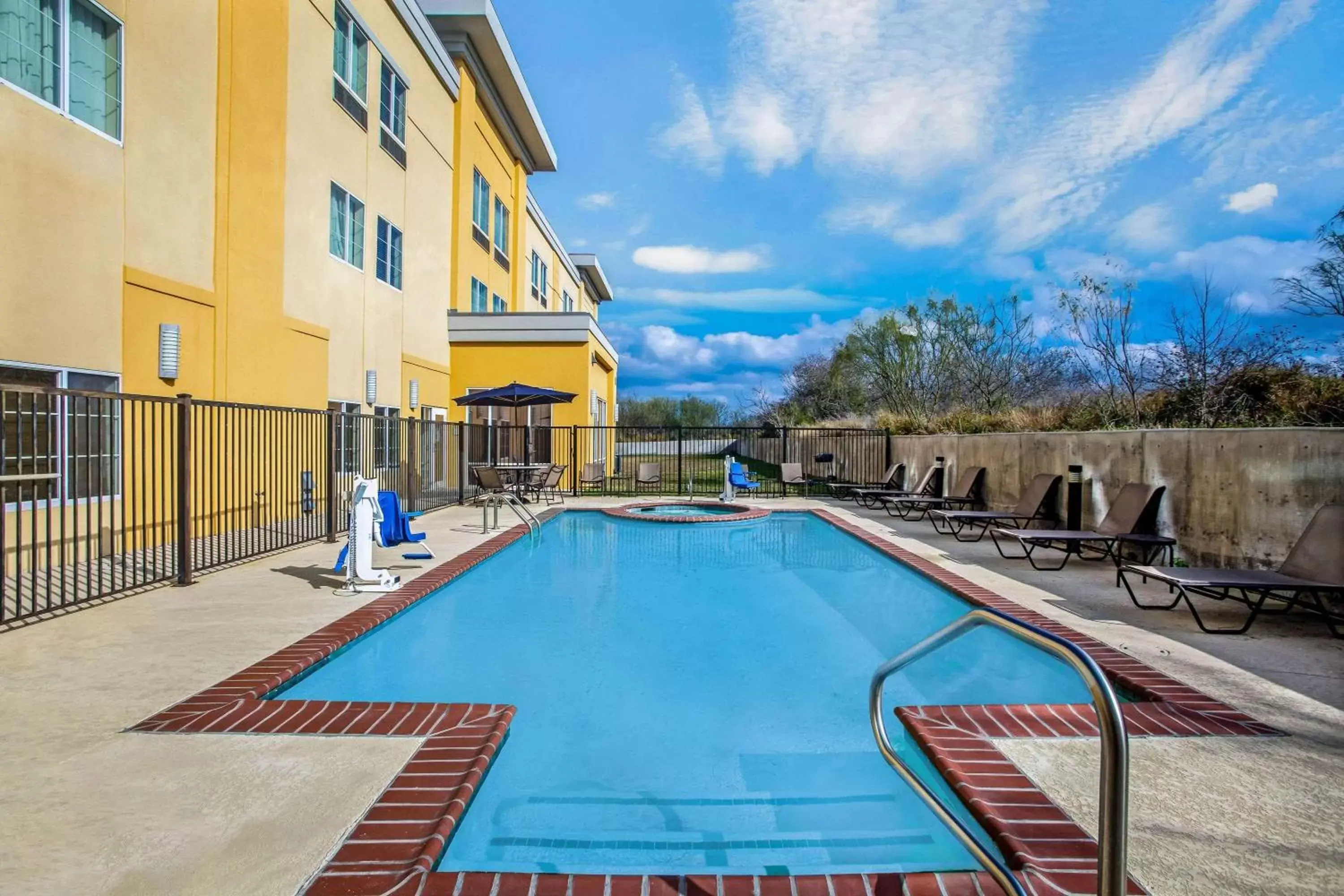Activities, Swimming Pool in La Quinta by Wyndham Karnes City - Kenedy