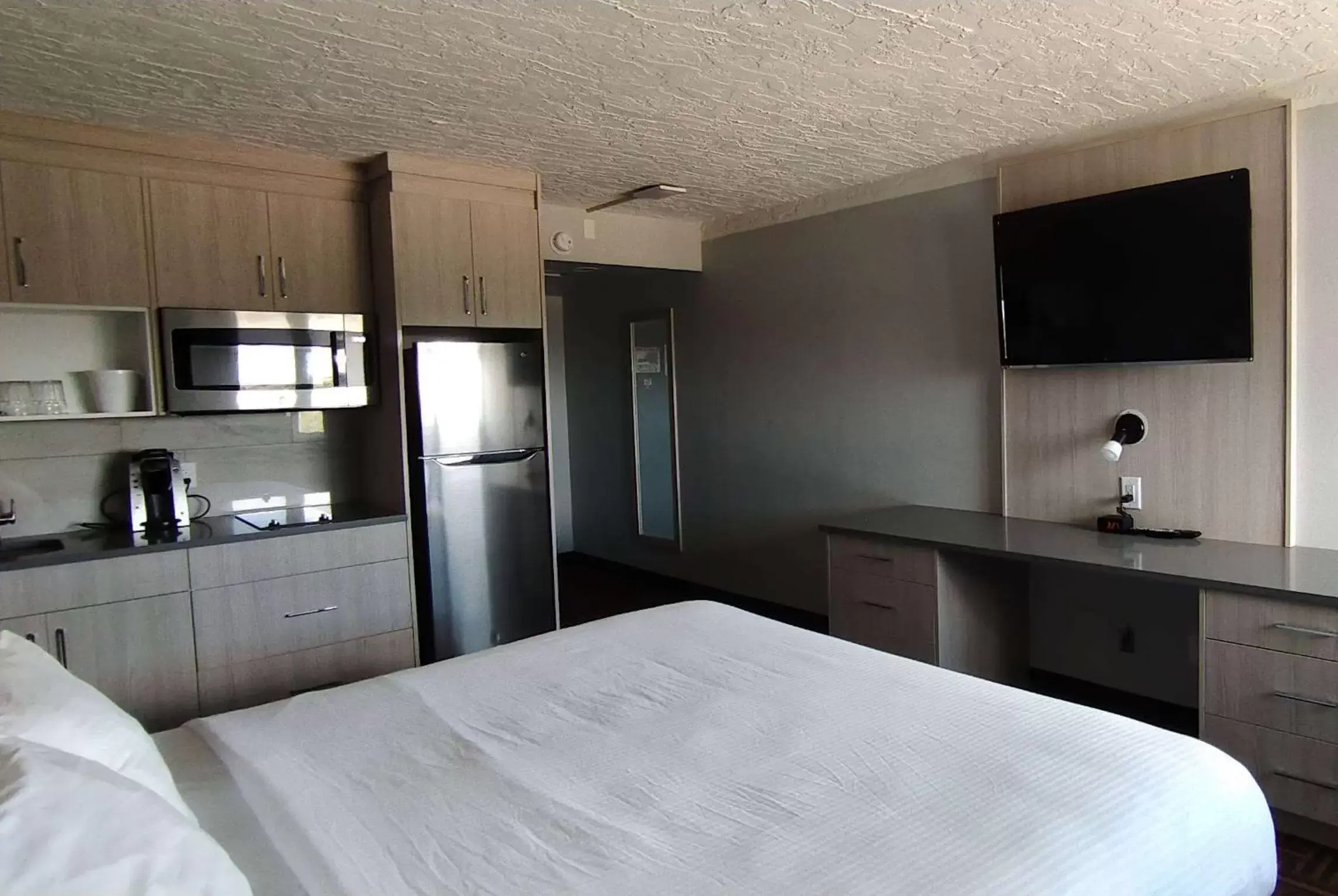 Photo of the whole room, Bed in Wyndham Garden Medicine Hat Conference Center Photo of the whole room, Bed in Wyndham Garden Medicine Hat Conference Center