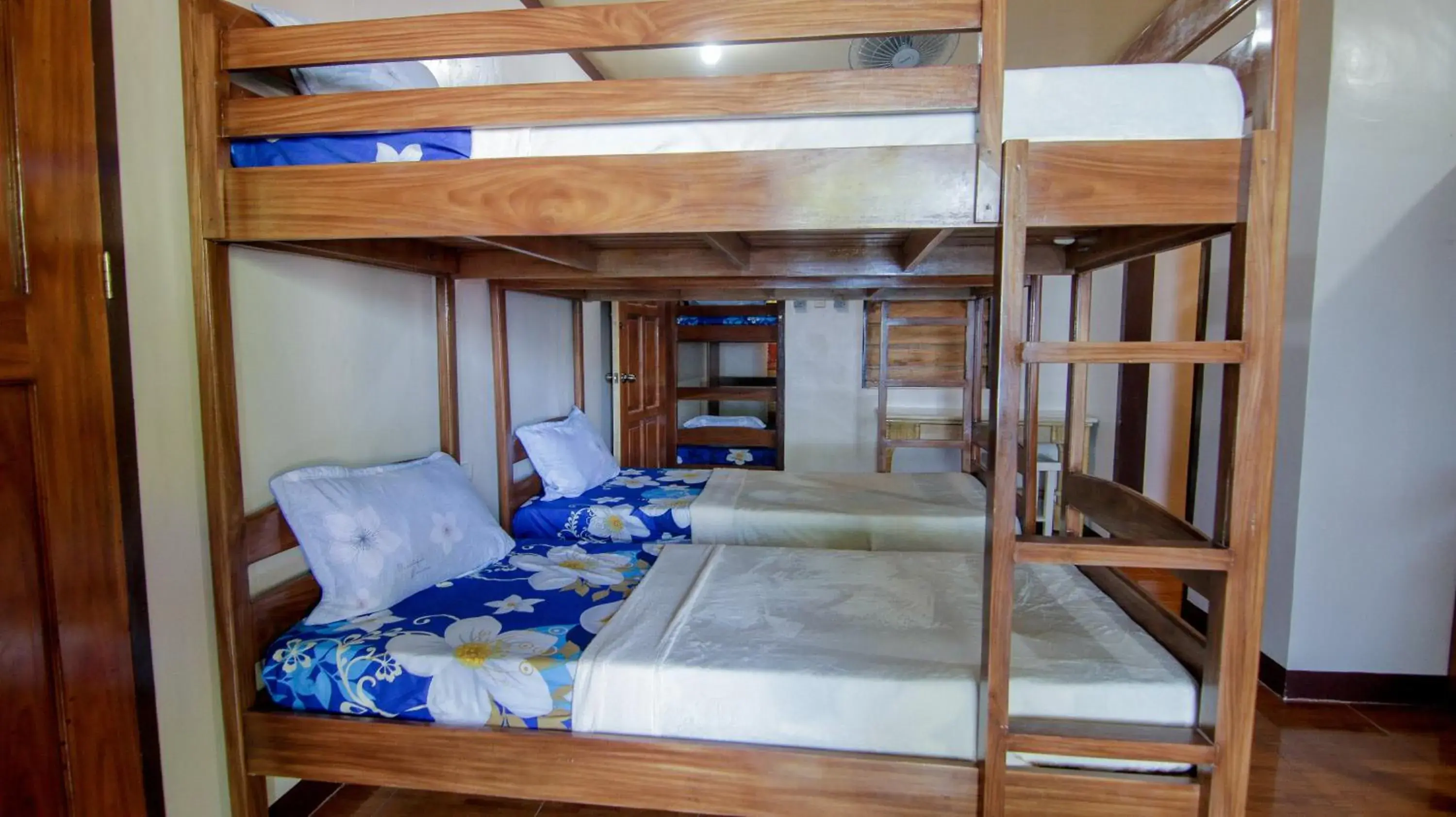 Bed, Bunk Bed in Gratum Beach Resort