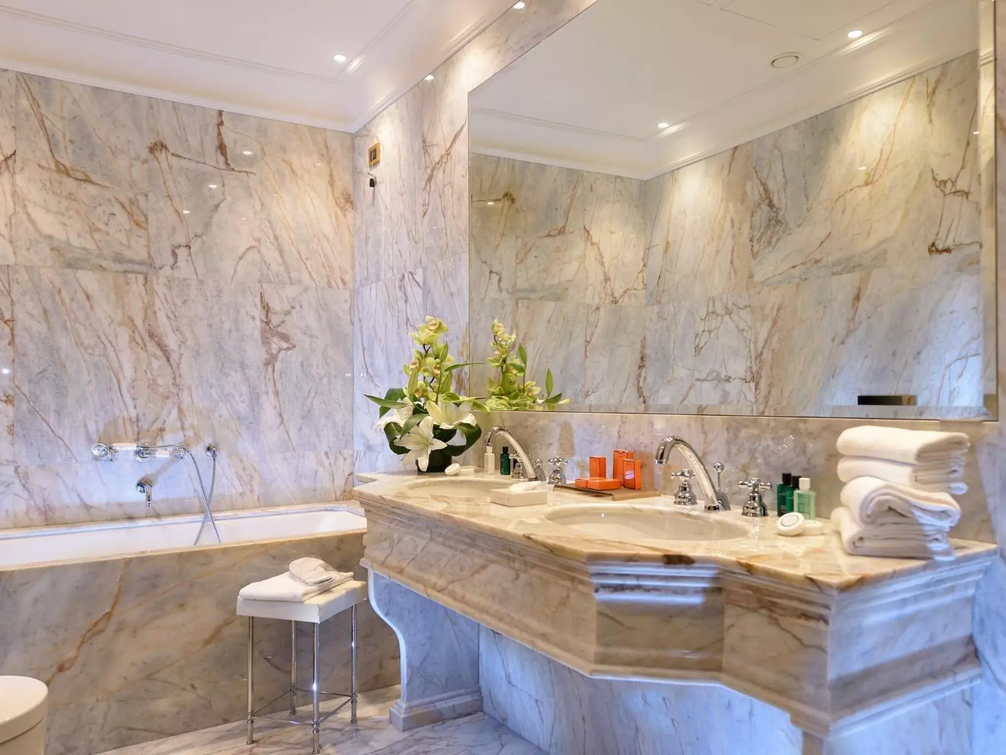 Bathroom, Restaurant/Places to Eat in Hotel Ai Cavalieri di Venezia