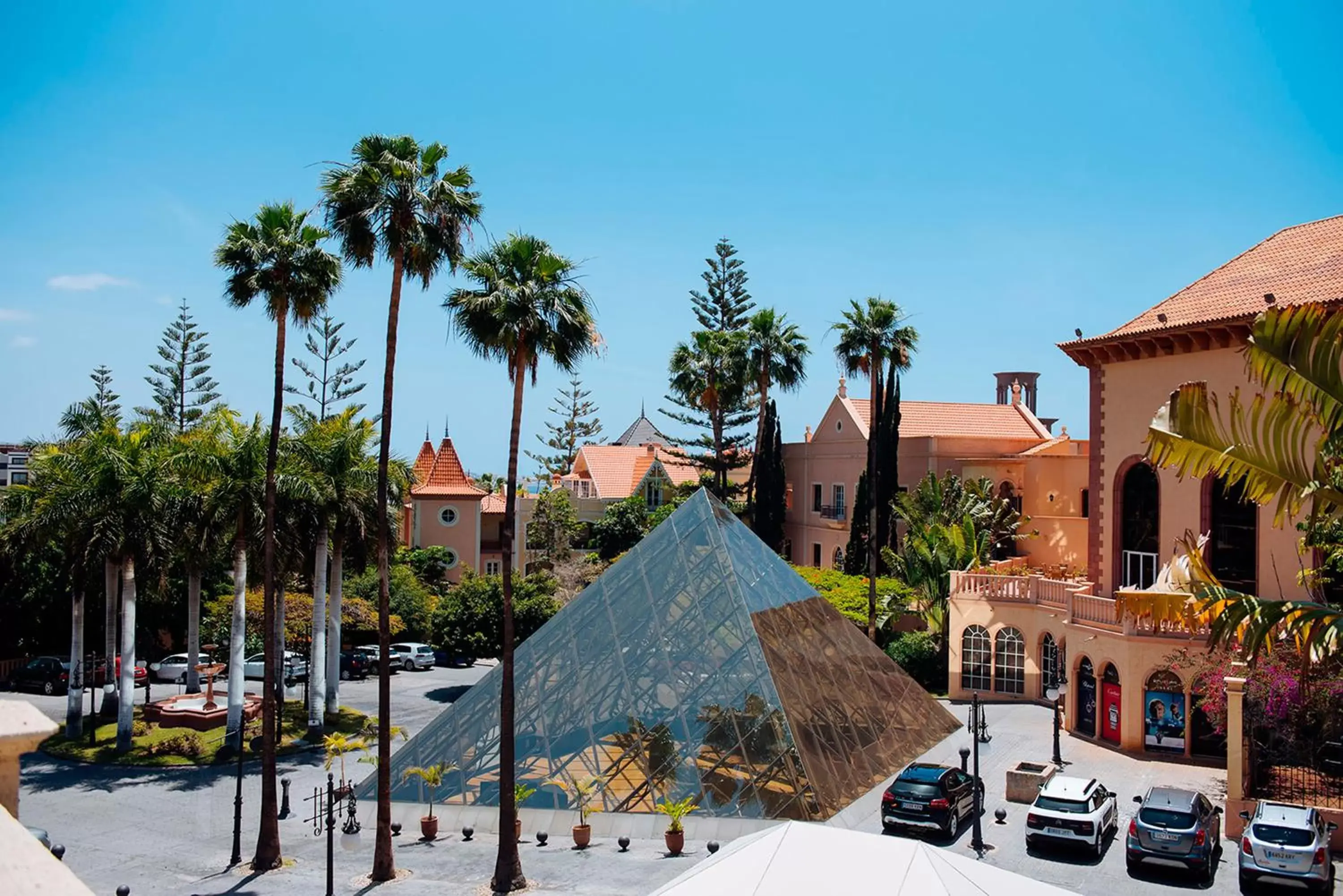 Facade/entrance in Bahia del Duque Facade/entrance in Bahia del Duque