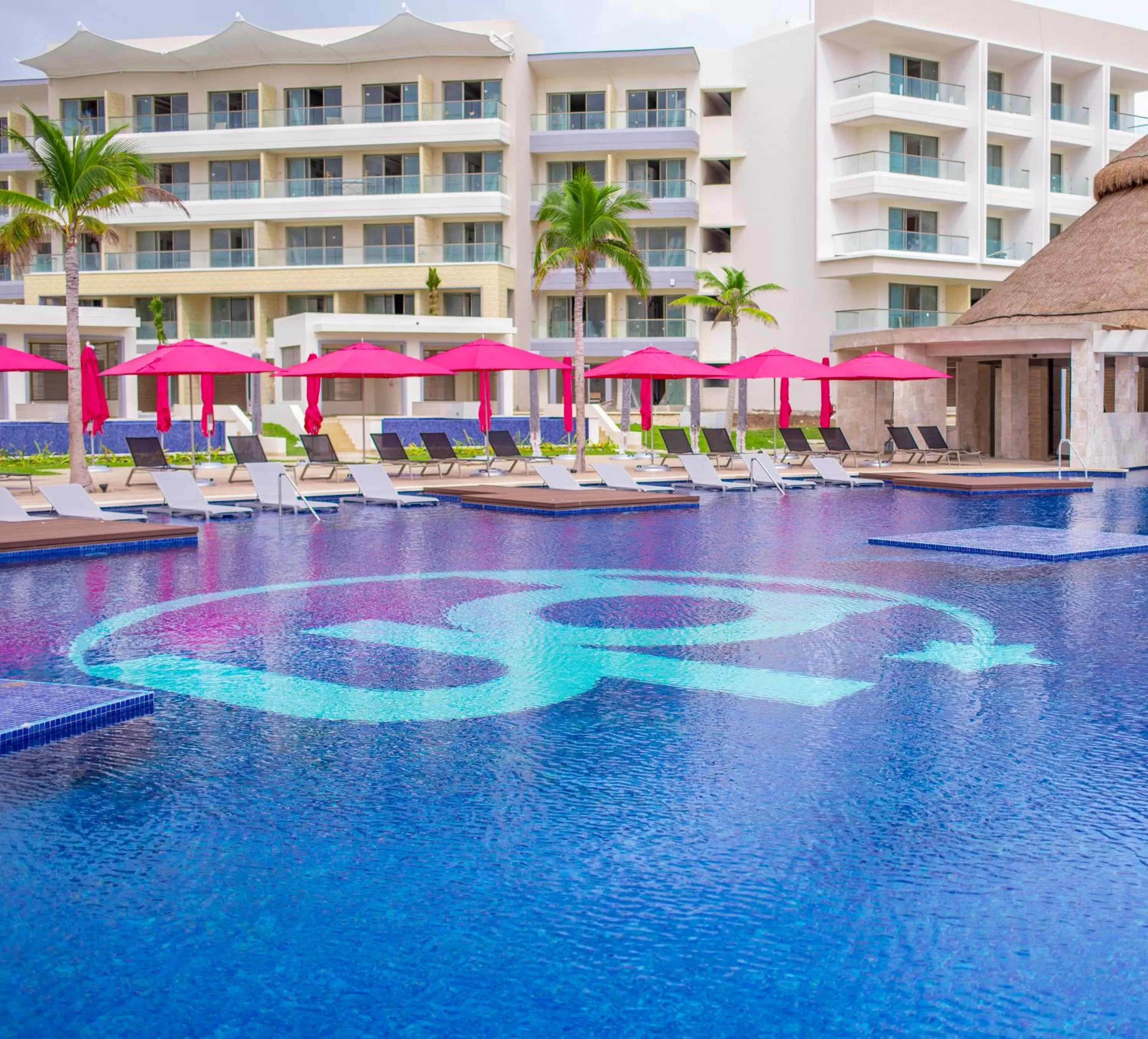Swimming pool in Planet Hollywood Cancun by Royalton, An Autograph Collection All-Inclusive Resort