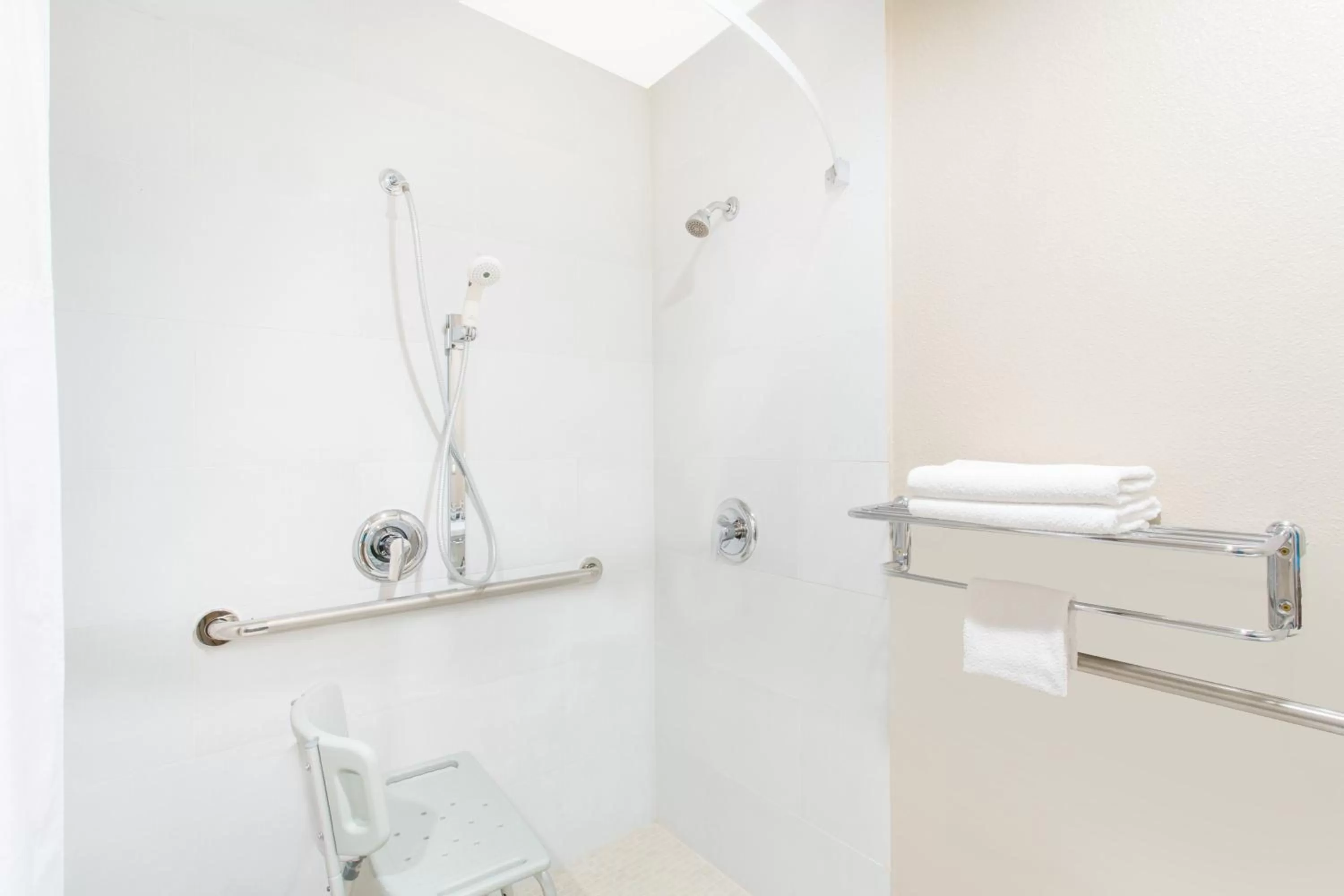 Public Bath in Super 8 by Wyndham National City Chula Vista