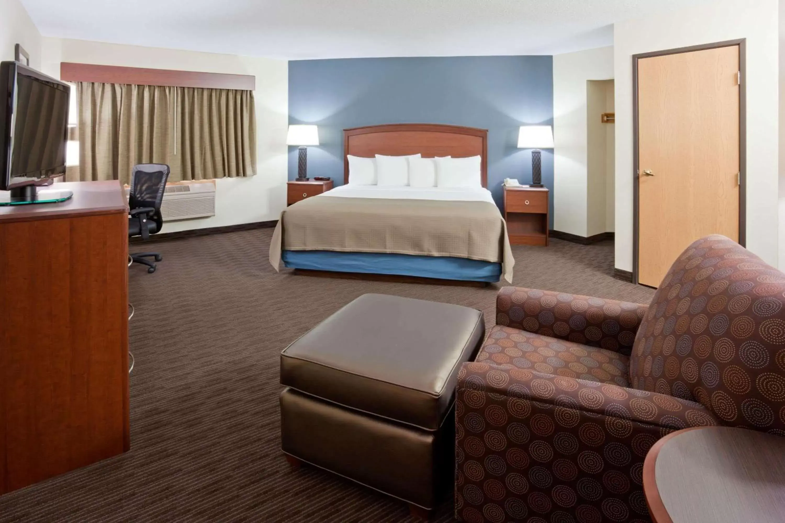 Photo of the whole room, Bed in AmericInn by Wyndham Princeton MN