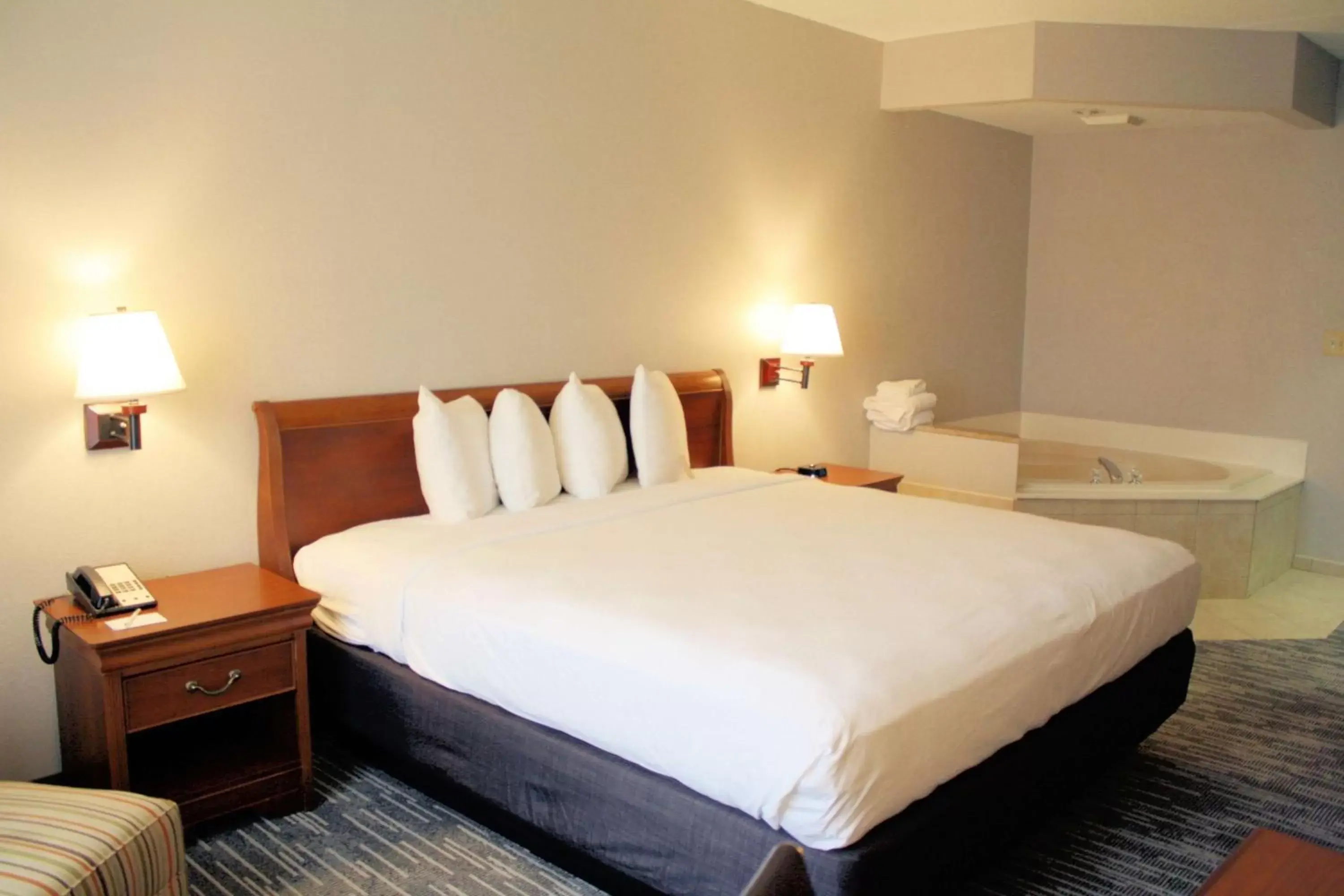 Photo of the whole room, Bed in Country Inn & Suites by Radisson, BWI Airport (Baltimore), MD