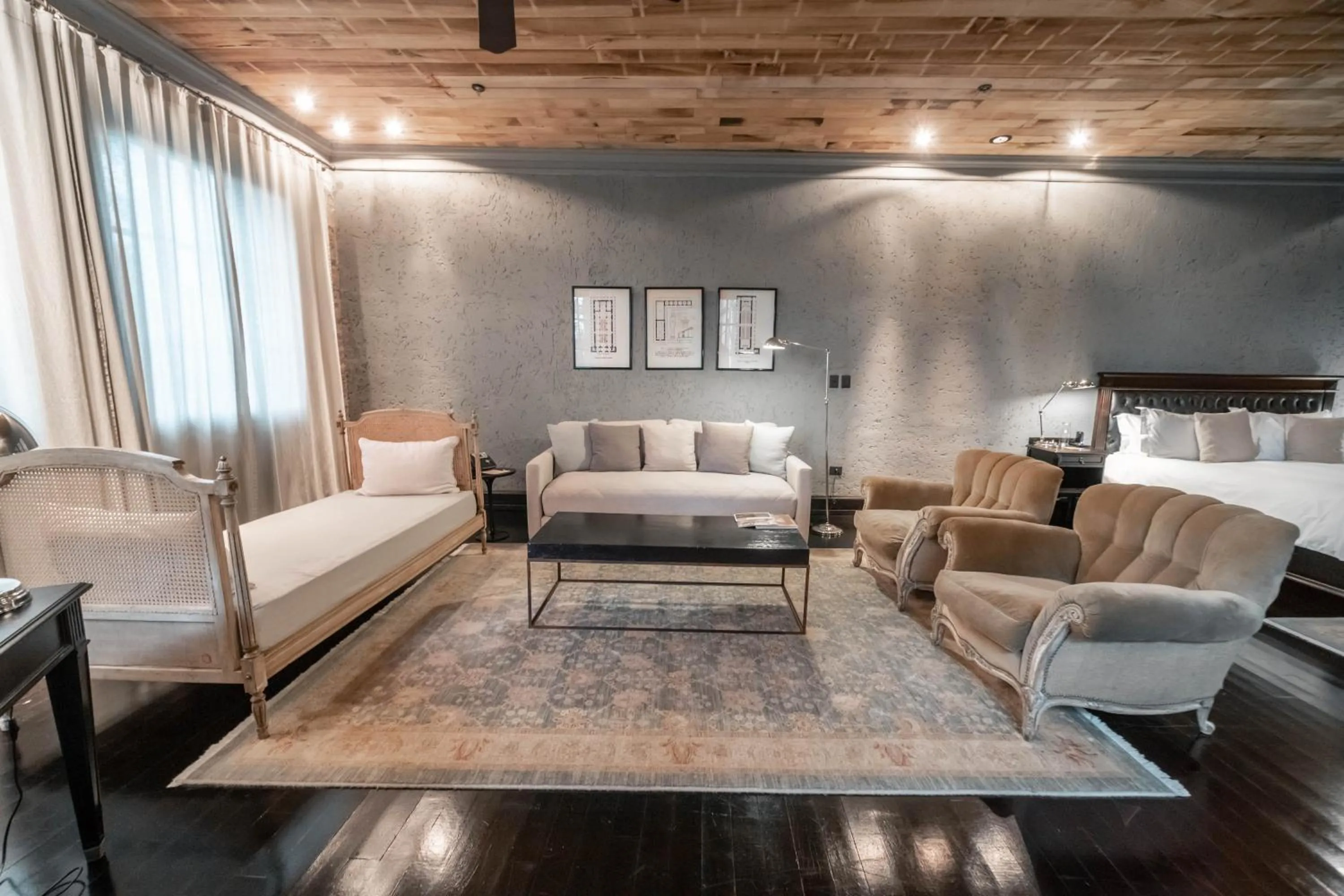 Living room in Factoria Hotel