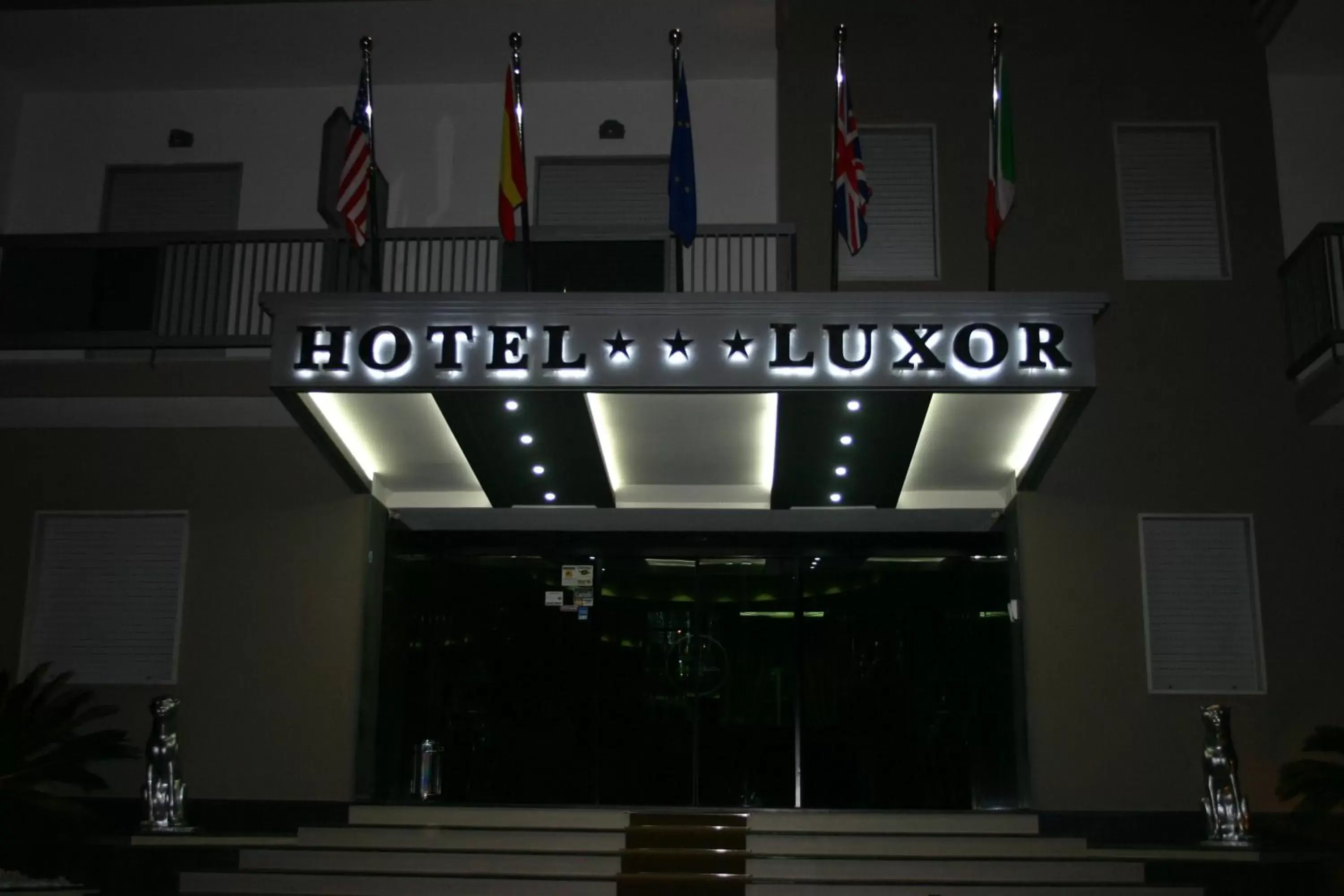 Facade/entrance in Hotel Luxor