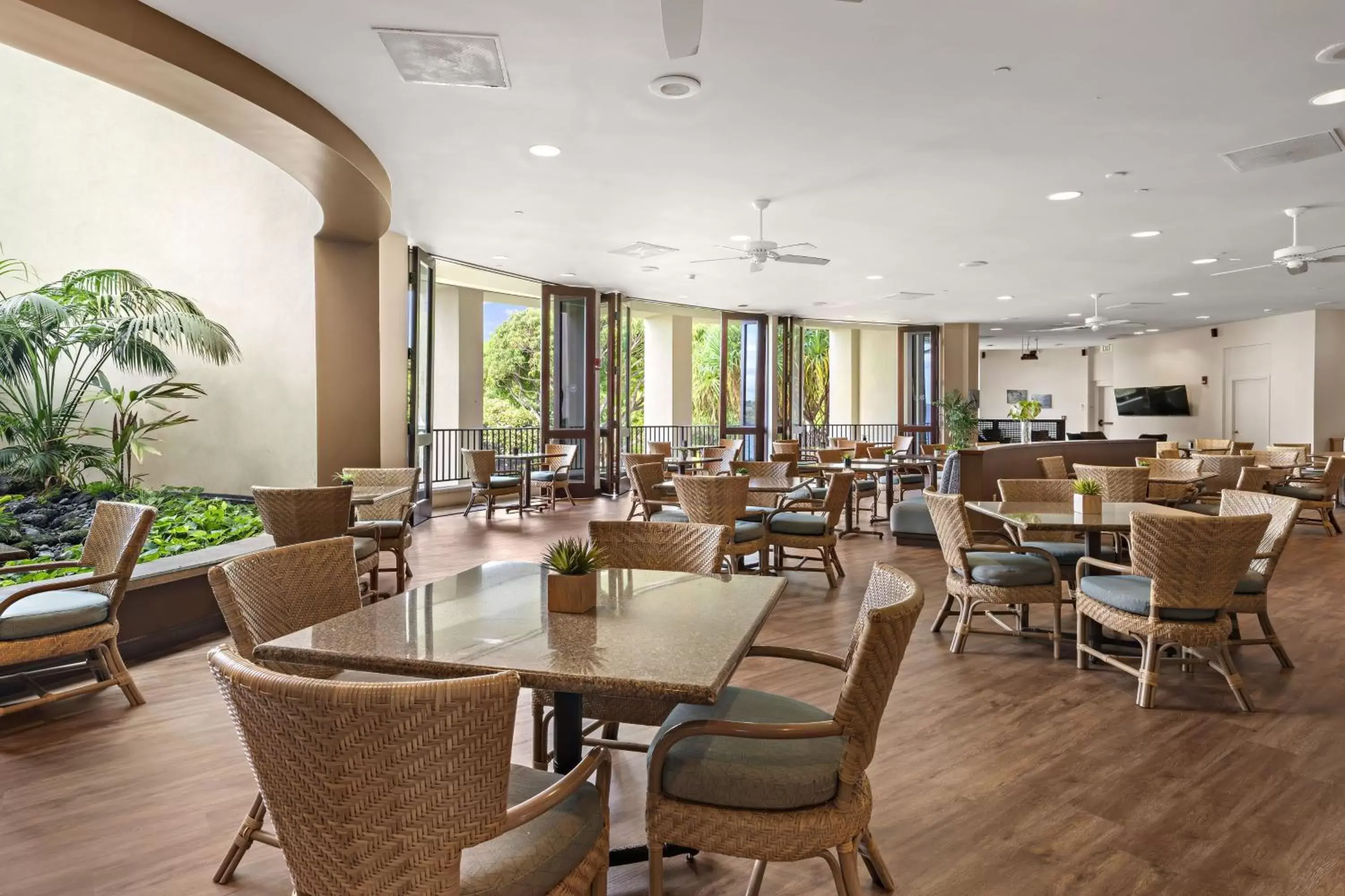 Lounge or bar, Restaurant/Places to Eat in Outrigger Kona Resort and Spa
