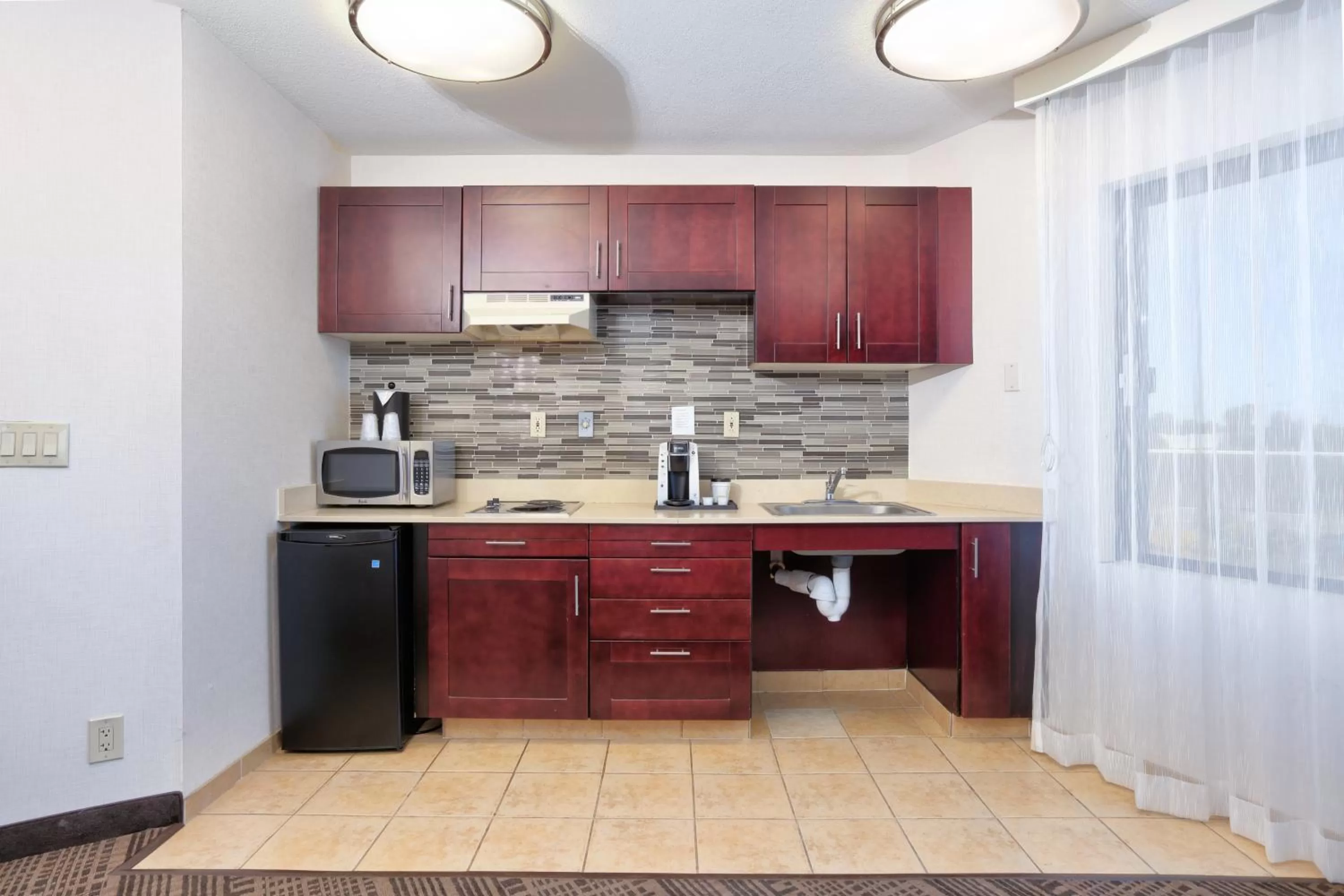 kitchen in Holiday Inn & Suites Santa Maria by IHG