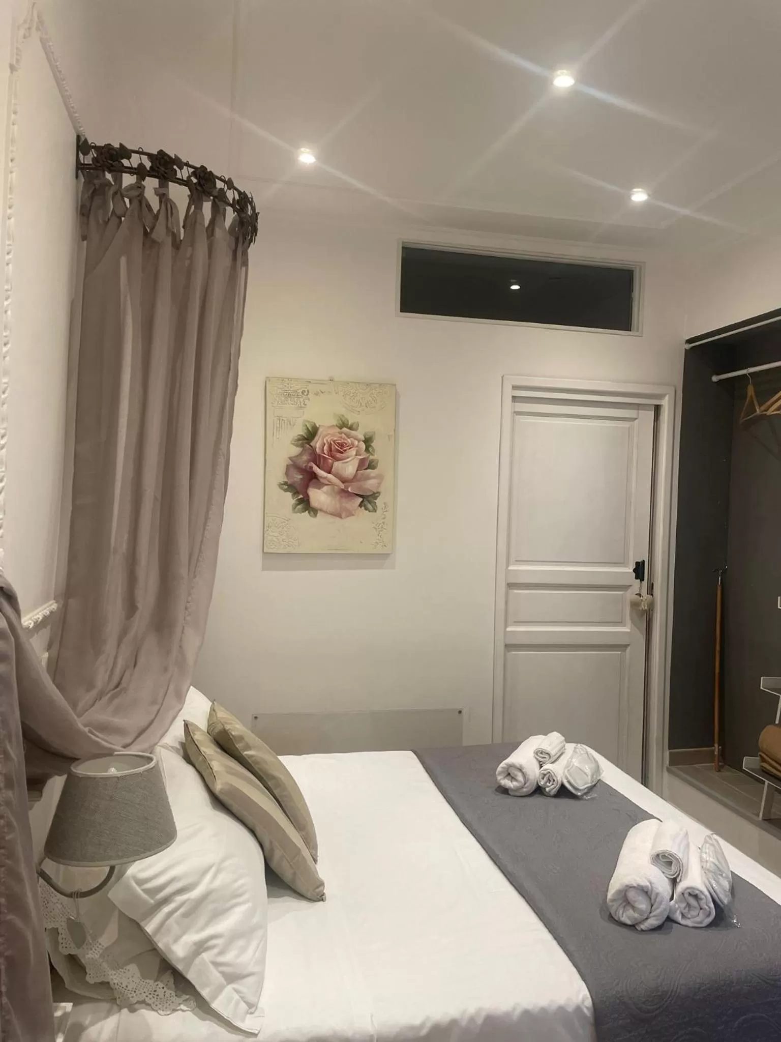 Bed in Vatican Boutique inn