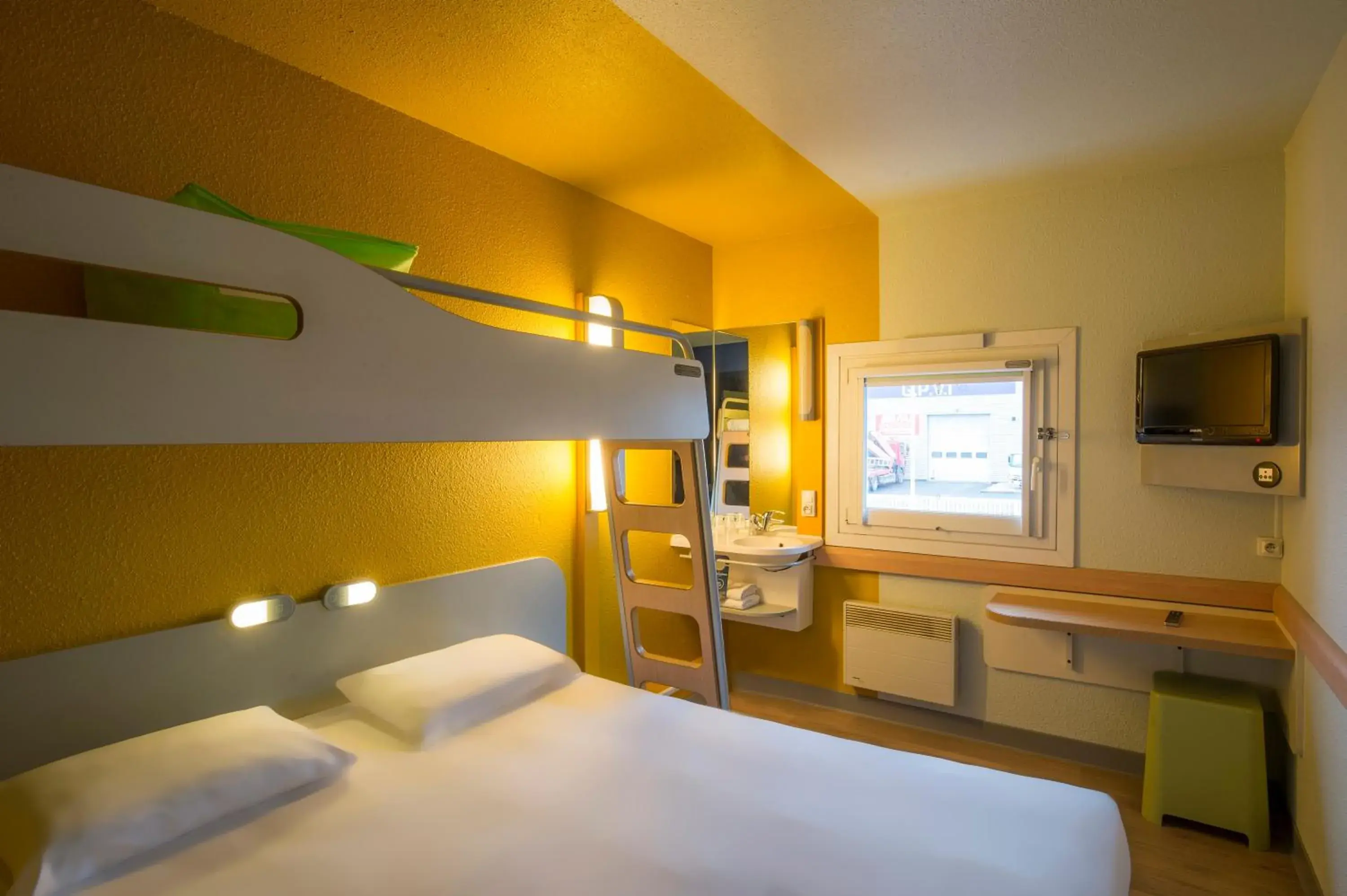 Bed in ibis budget Cergy Pierrelaye