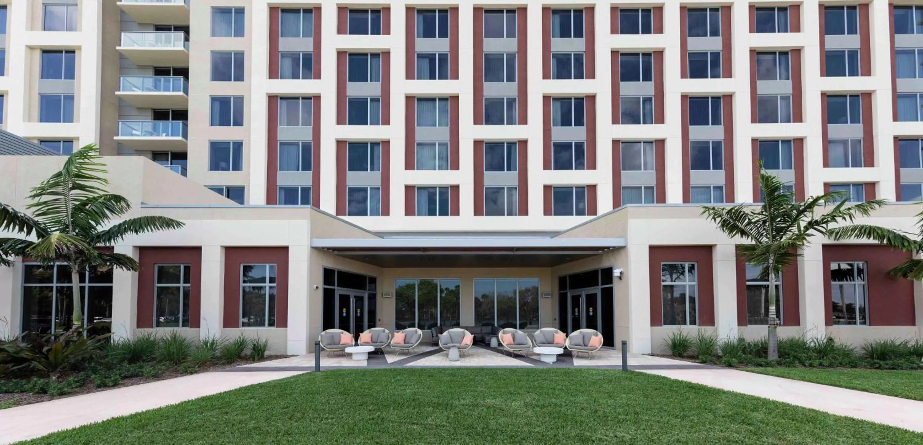 Property building in Hilton Miami Dadeland