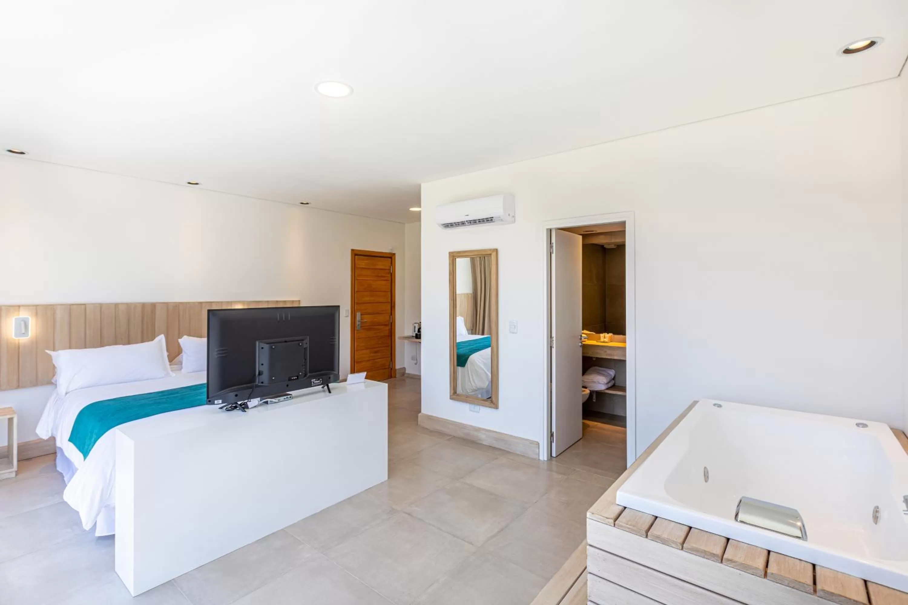 Photo of the whole room, Bed in Live Hotel Boutique (Adults only)