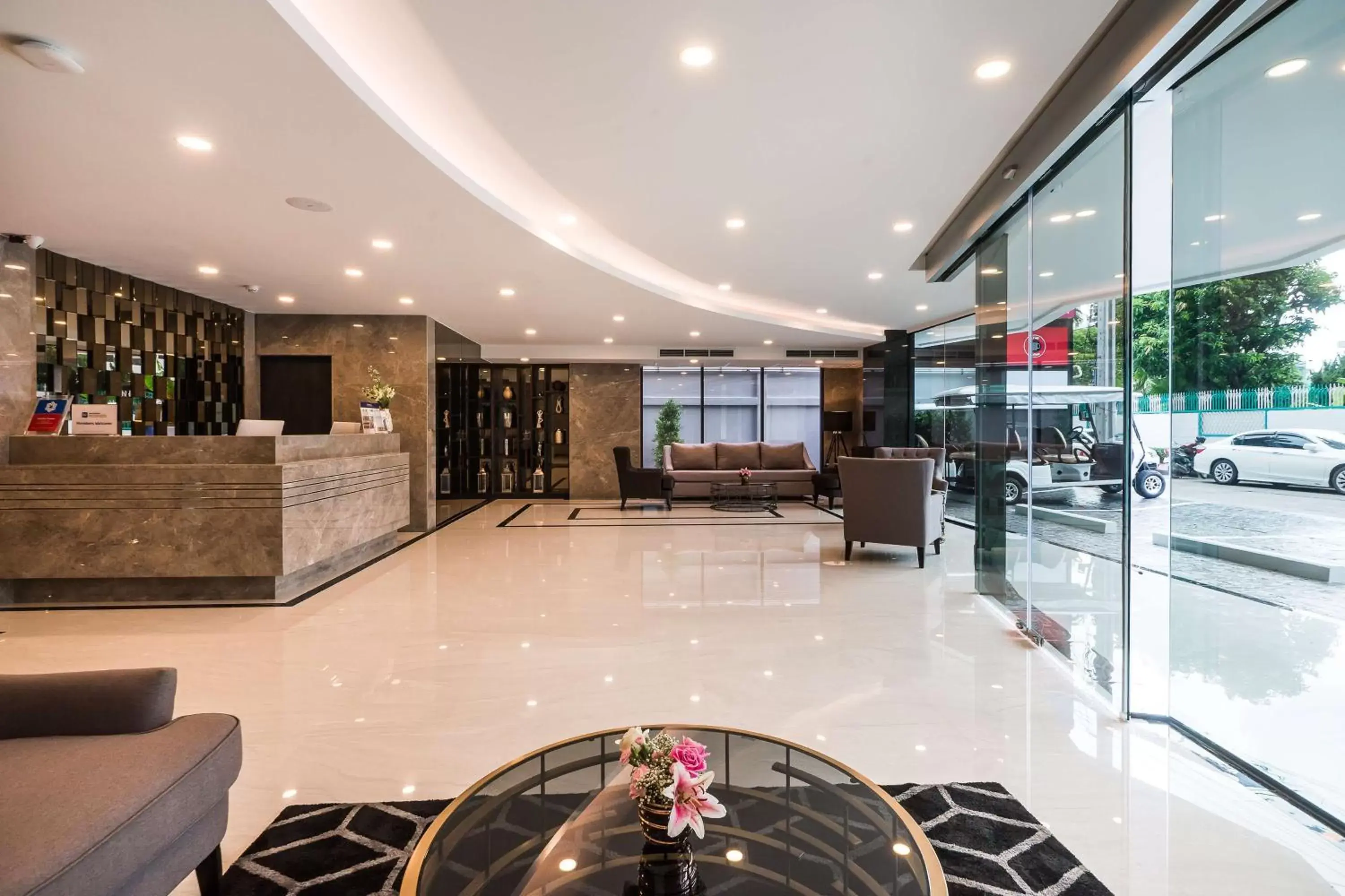 Lobby or reception, Lobby/Reception in SureStay Plus Hotel by Best Western Sukhumvit 2