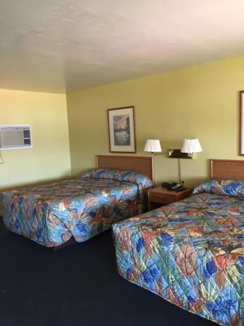 Bed in Clear Lake Vista Resort