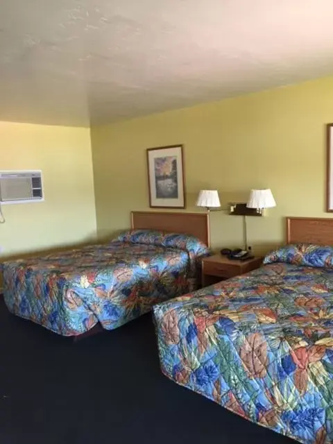 Bed in Clear Lake Vista Resort