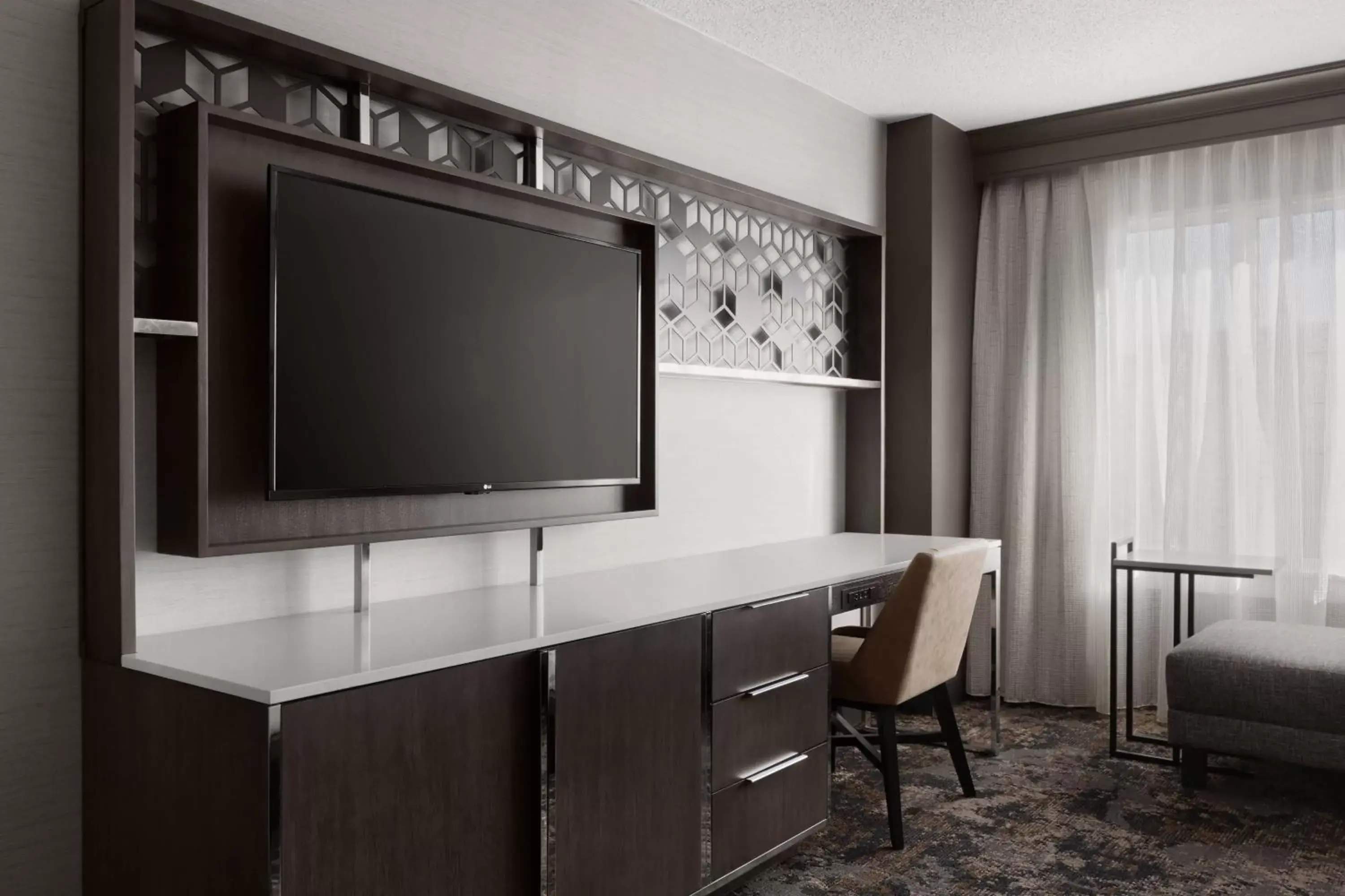 Photo of the whole room, TV/Entertainment Center in Bridgewater Marriott