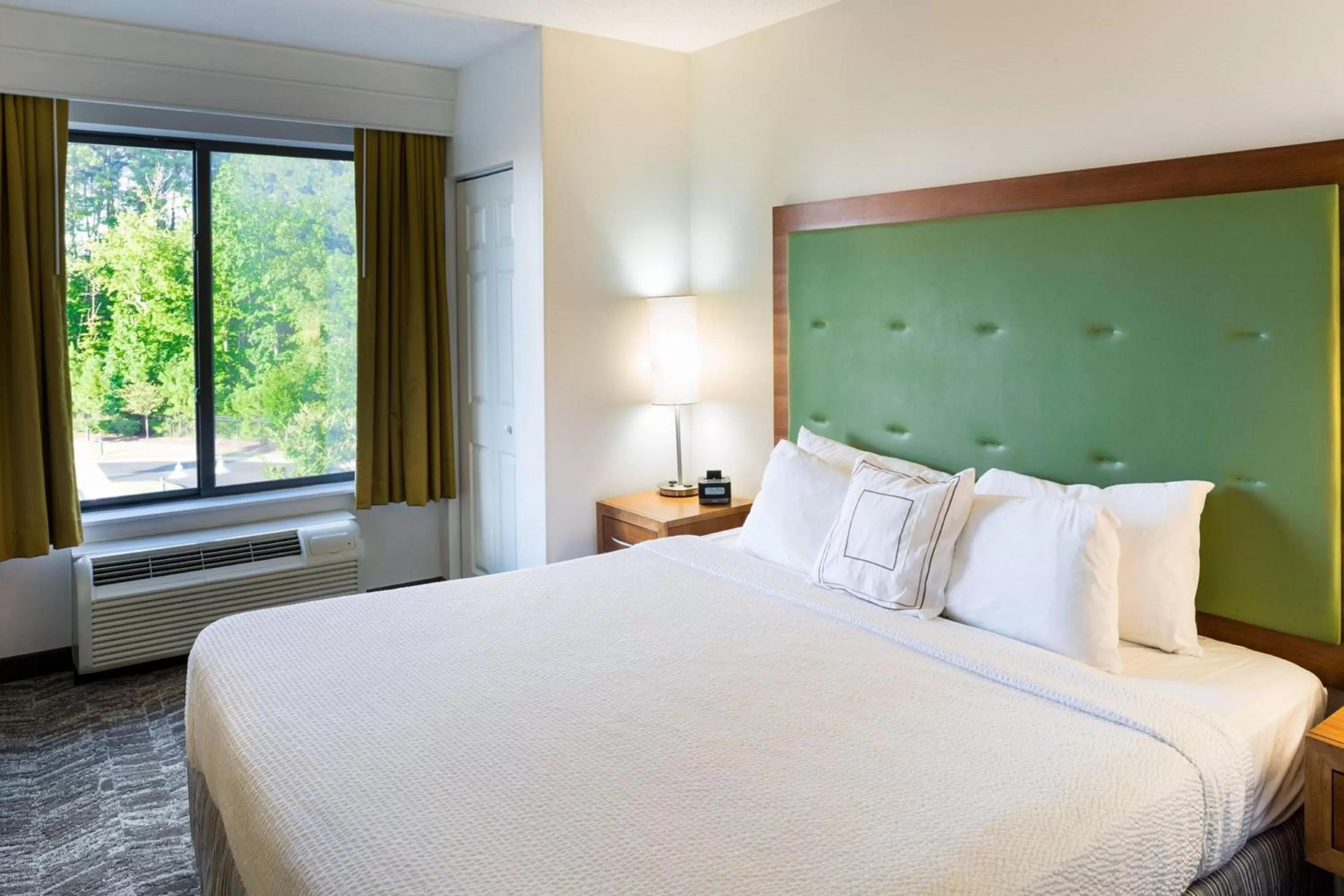 Bedroom, Bed in SpringHill Suites Hampton