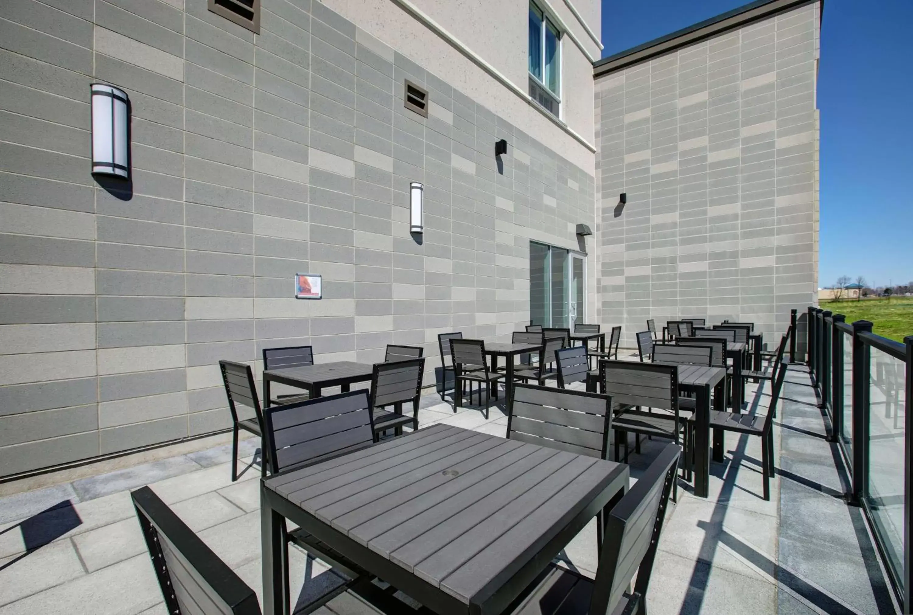 Patio, Restaurant/Places to Eat in Hampton Inn & Suites By Hilton Waterloo St. Jacobs