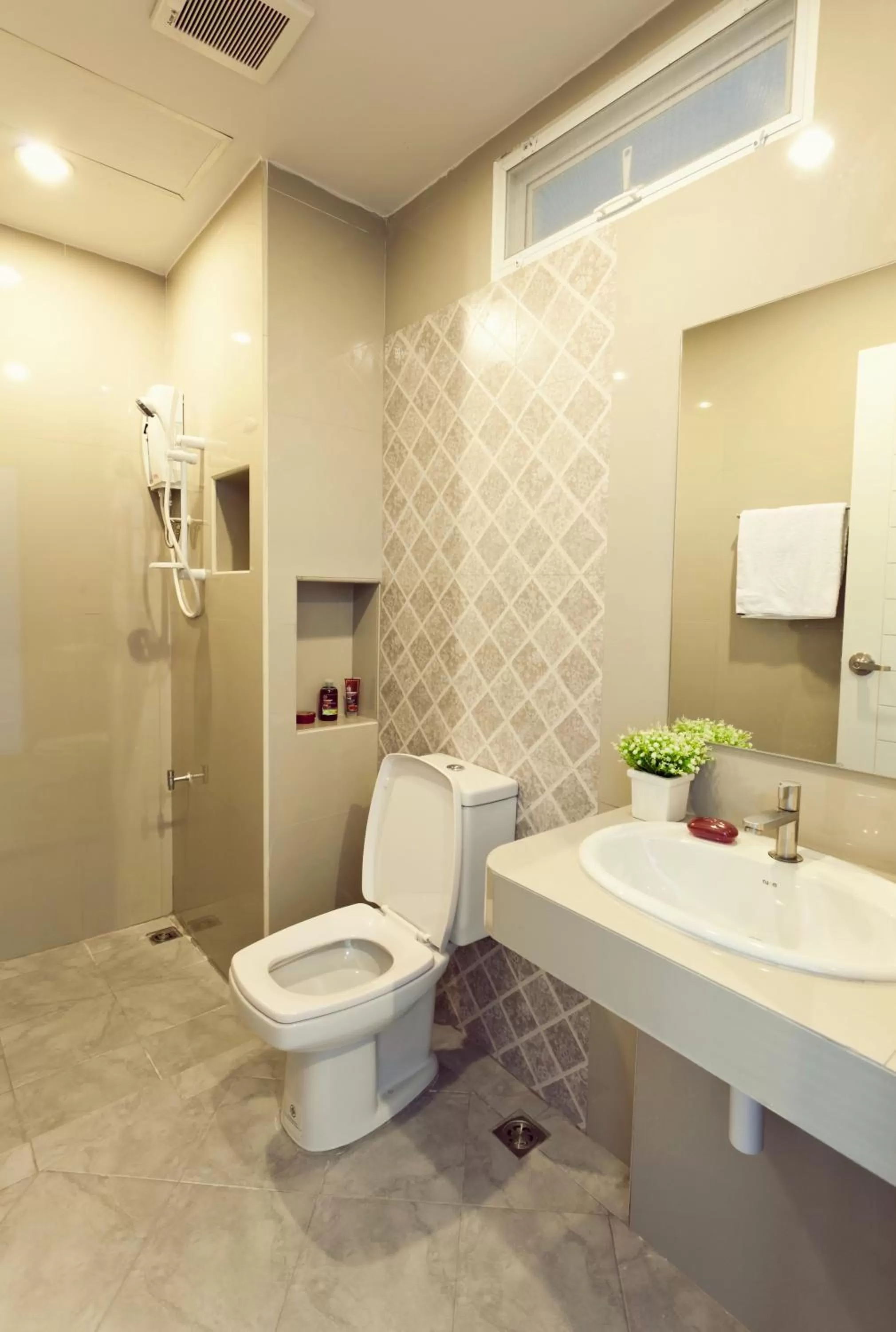 Bathroom in The Eight