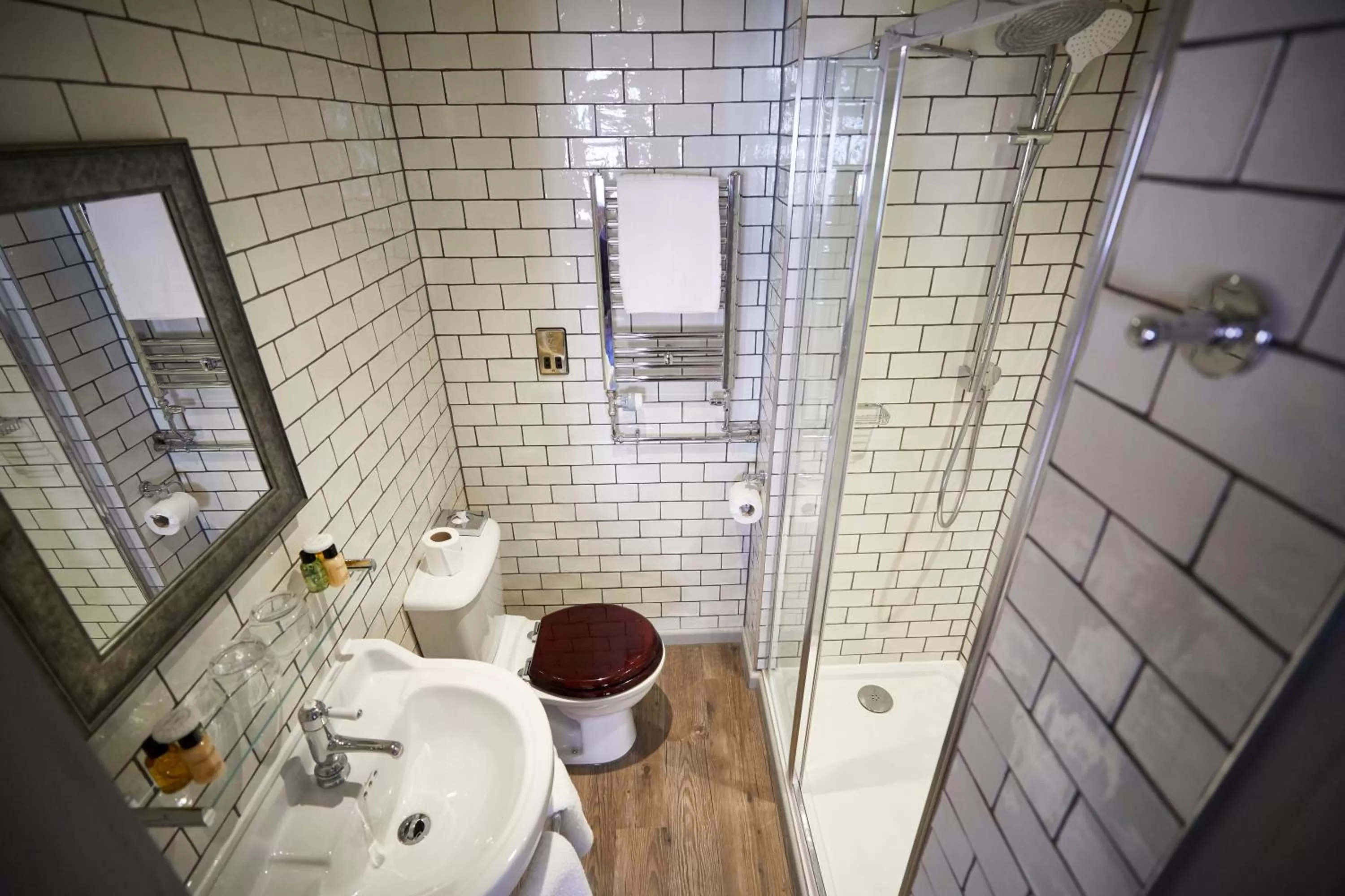 Bathroom in Wykeham Arms