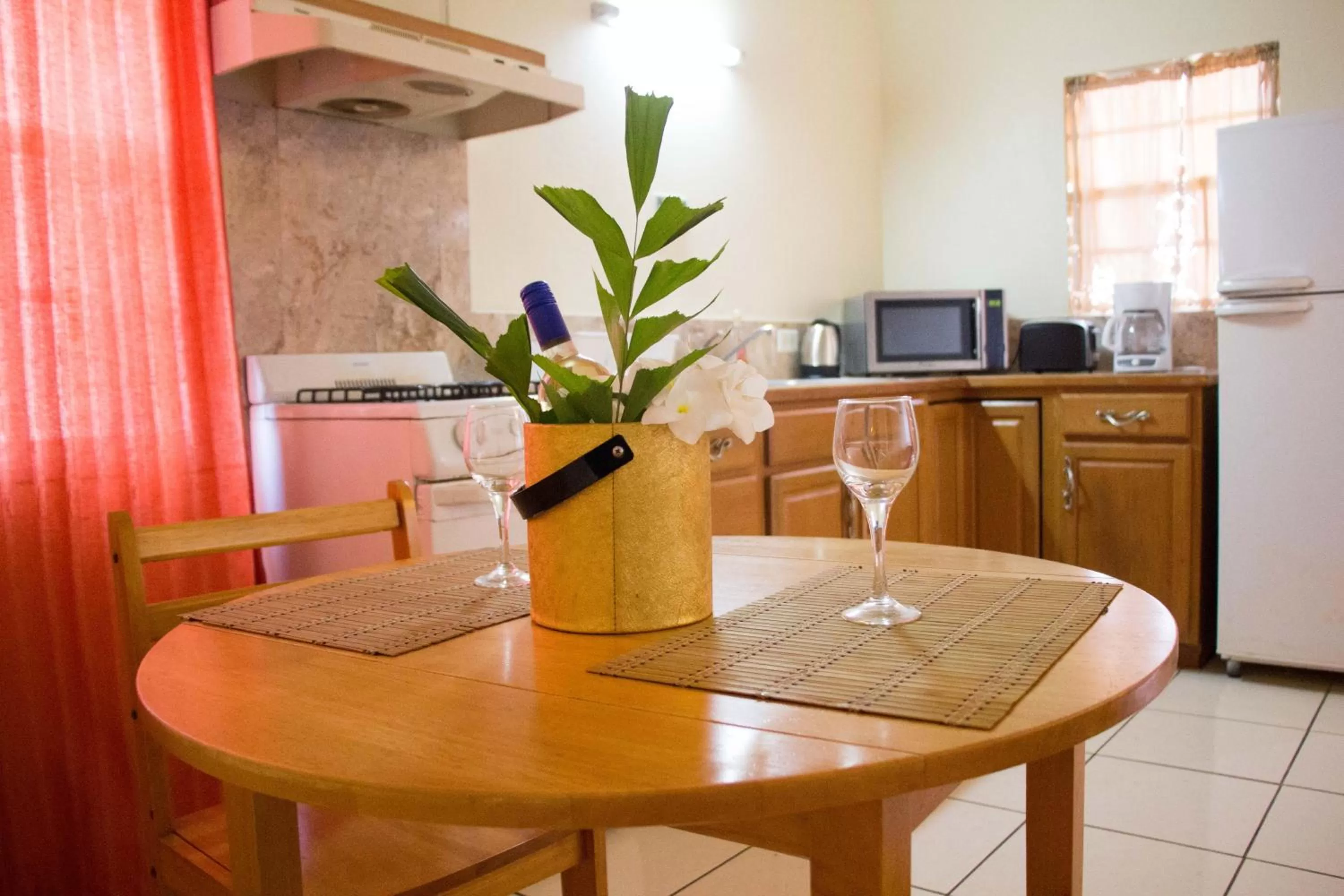 Dining area in Connie's Comfort Suites