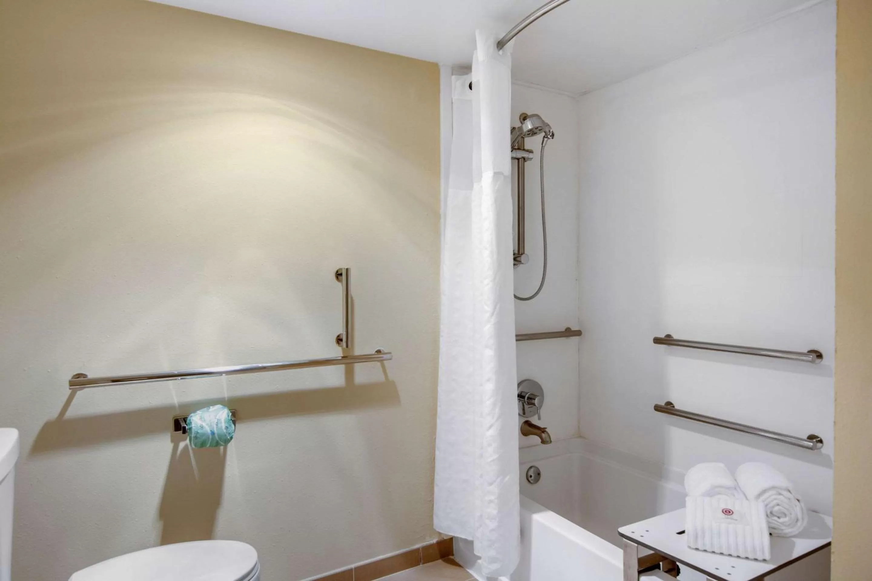 Bathroom in Comfort Inn Chester - Richmond South