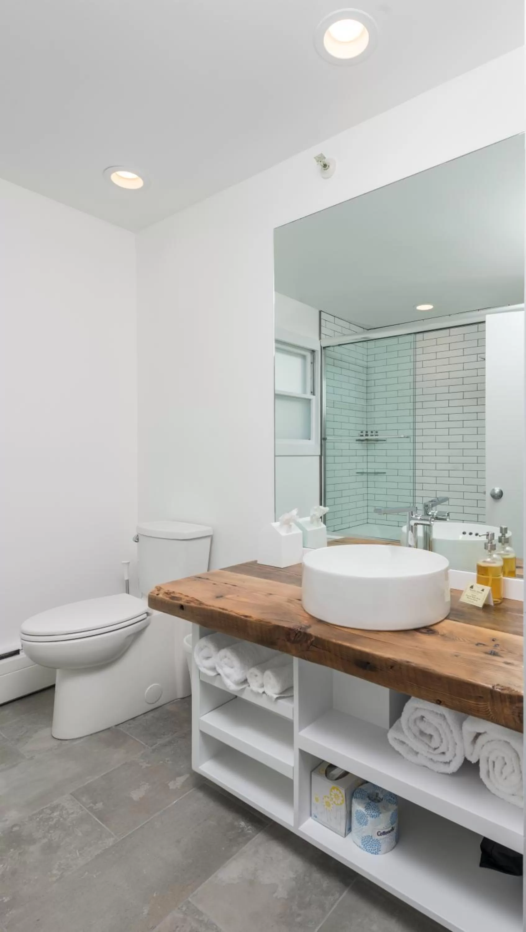 Bathroom in ViewPoint Hotel
