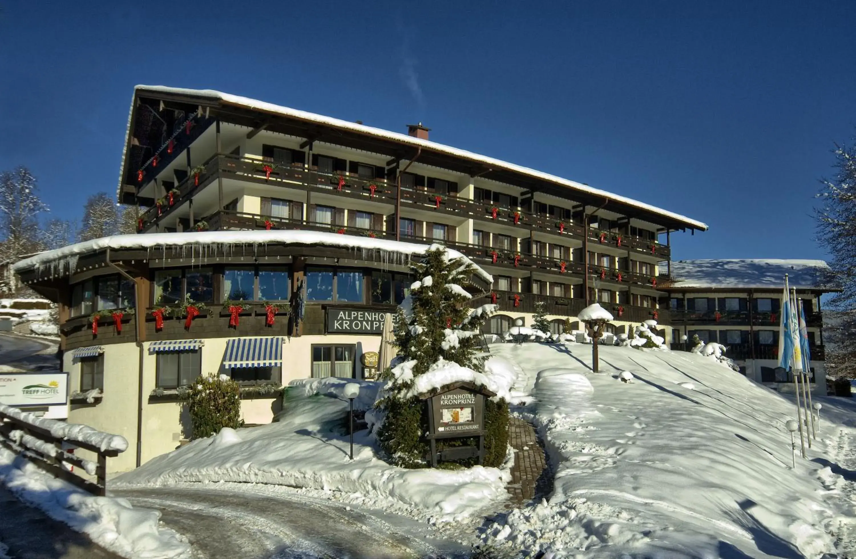 Facade/entrance, Winter in Alpenhotel Kronprinz