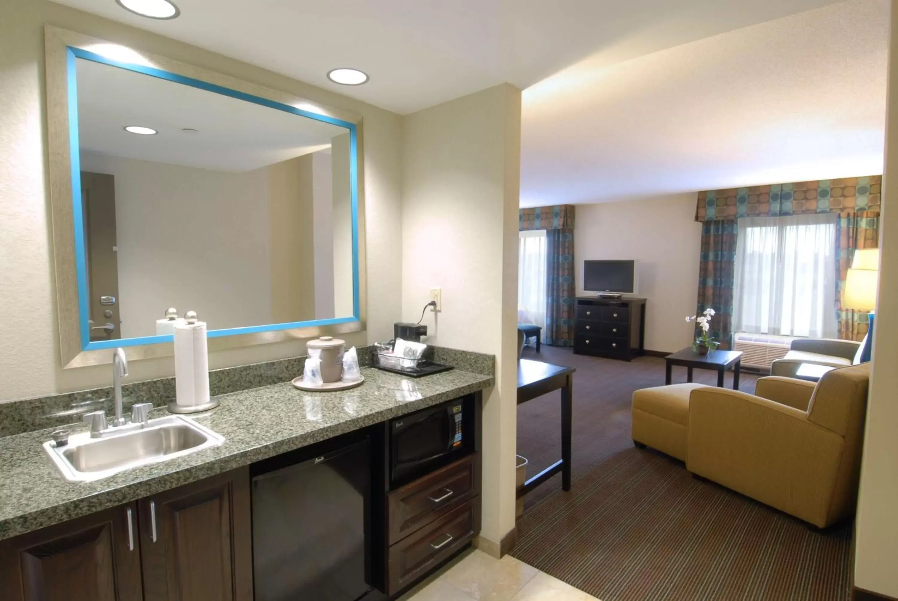 Kitchen or kitchenette in Hampton Inn & Suites Nashville-Downtown