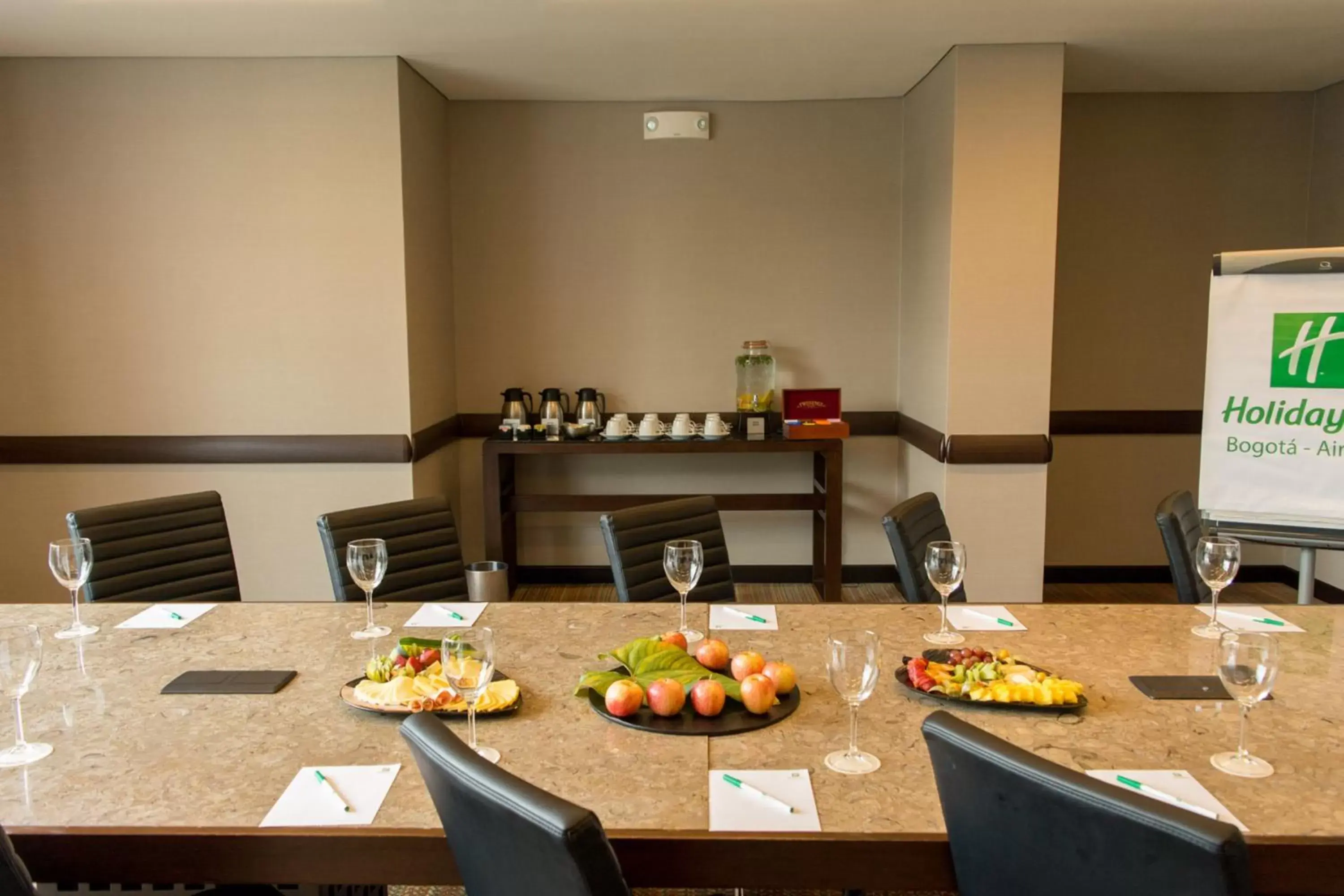 Meeting/conference room in Holiday Inn Bogota Airport, an IHG Hotel