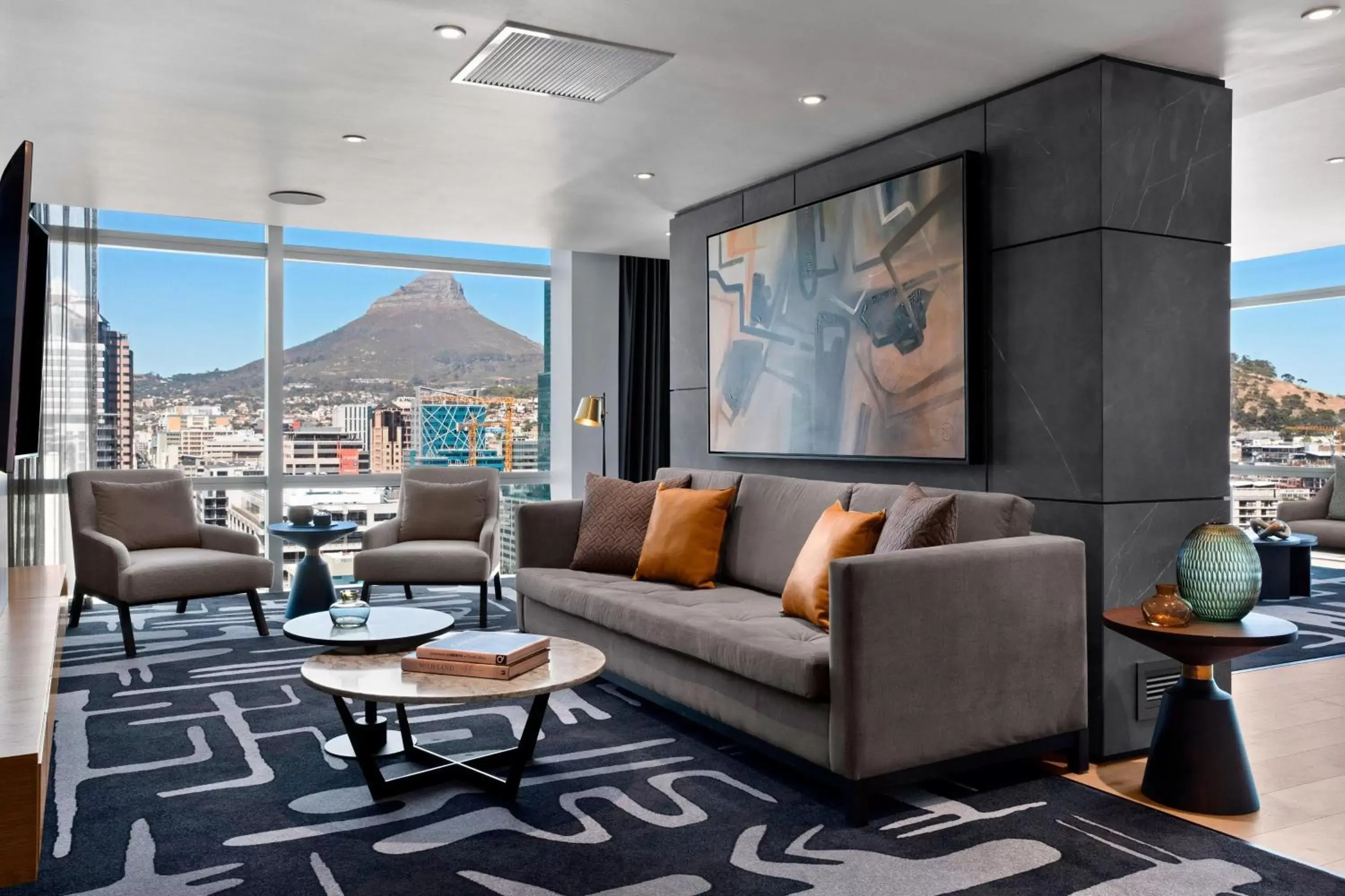 Lounge or bar in The Westin Cape Town