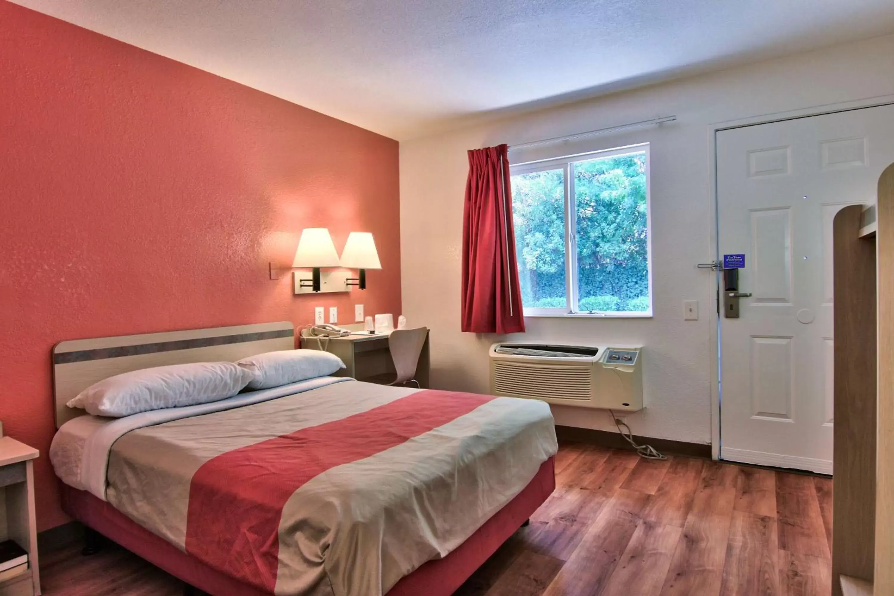 Photo of the whole room, Room Photo in Motel 6-Sacramento, CA - South Sacramento and Elk Grove