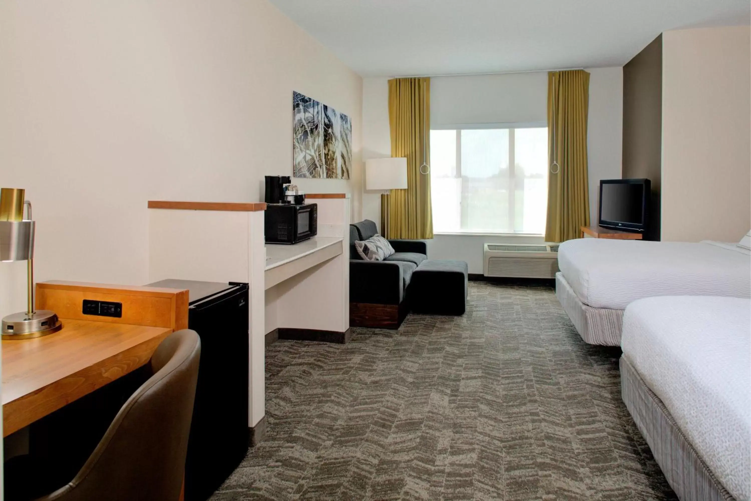 Photo of the whole room, TV/Entertainment Center in SpringHill Suites by Marriott Memphis East Galleria