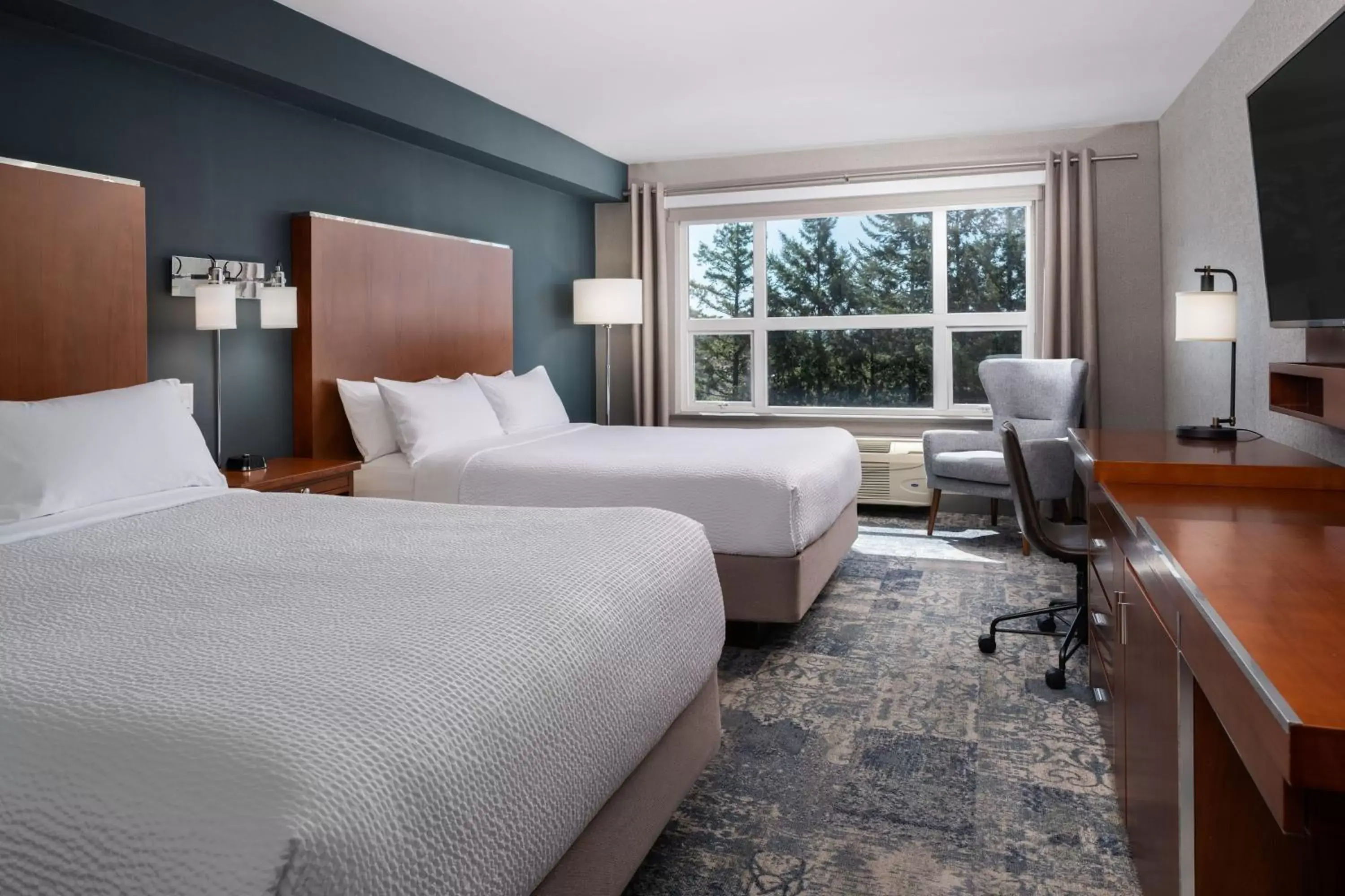 Guest room, 2 Queen in Four Points by Sheraton Victoria Gateway Guest room, 2 Queen in Four Points by Sheraton Victoria Gateway