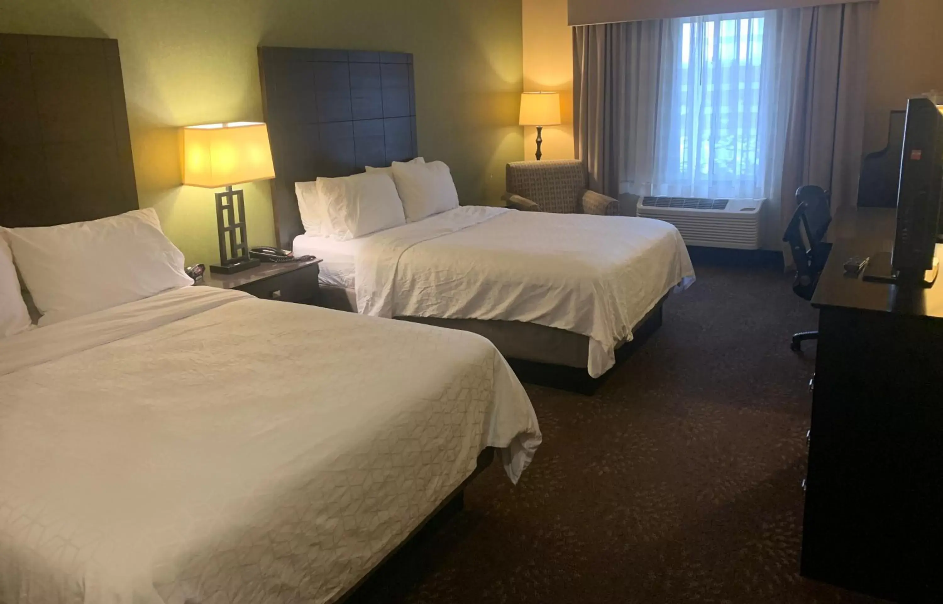 Bed in Holiday Inn Express Hotel & Suites Lansing-Dimondale, an IHG Hotel