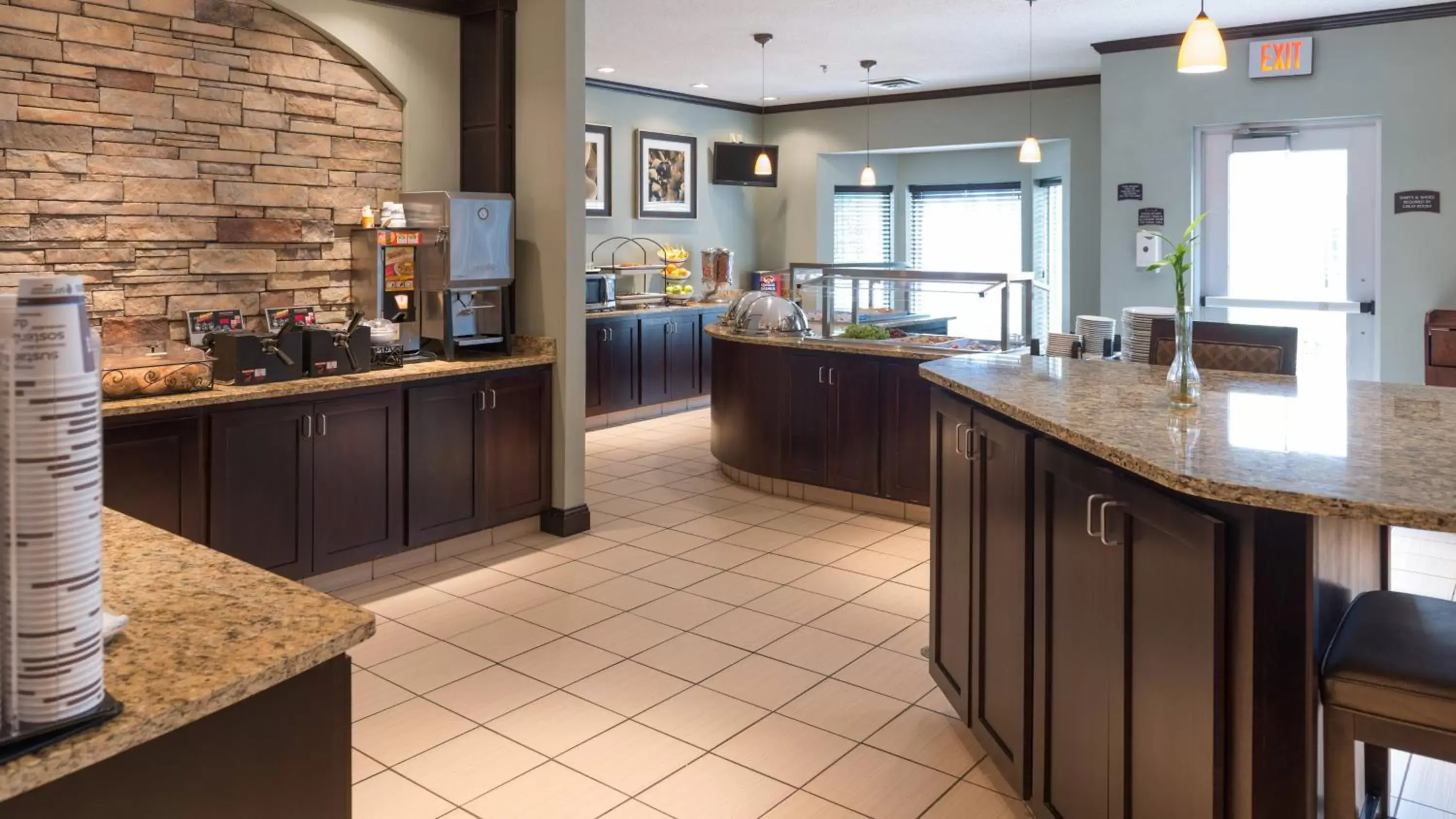 Breakfast, Kitchen/Kitchenette in Staybridge Suites Fargo, an IHG Hotel