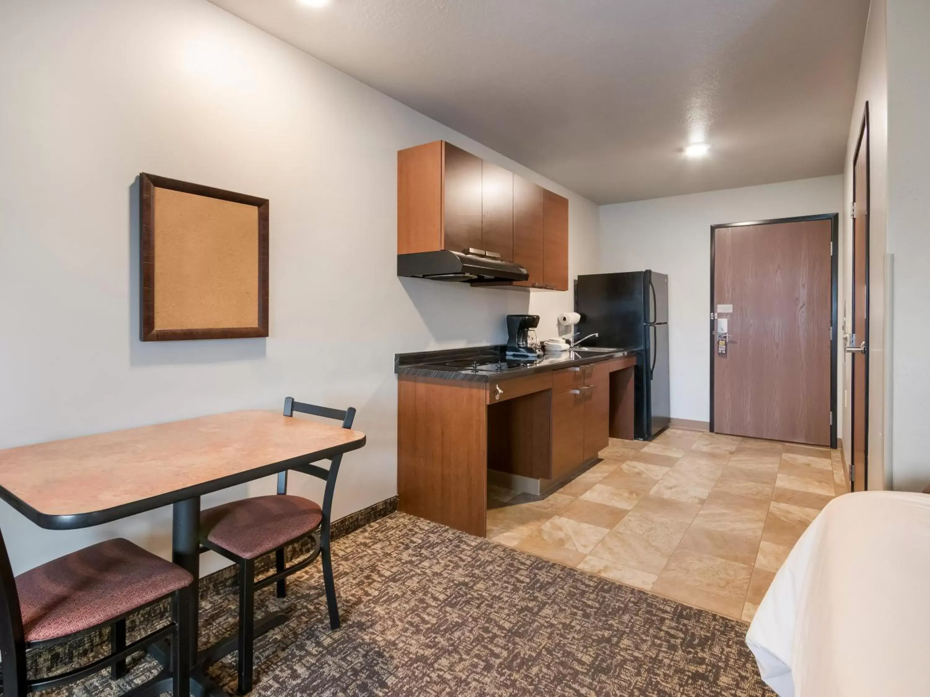 Dining area, TV/Entertainment Center in My Place Hotel-Ankeny/Des Moines IA