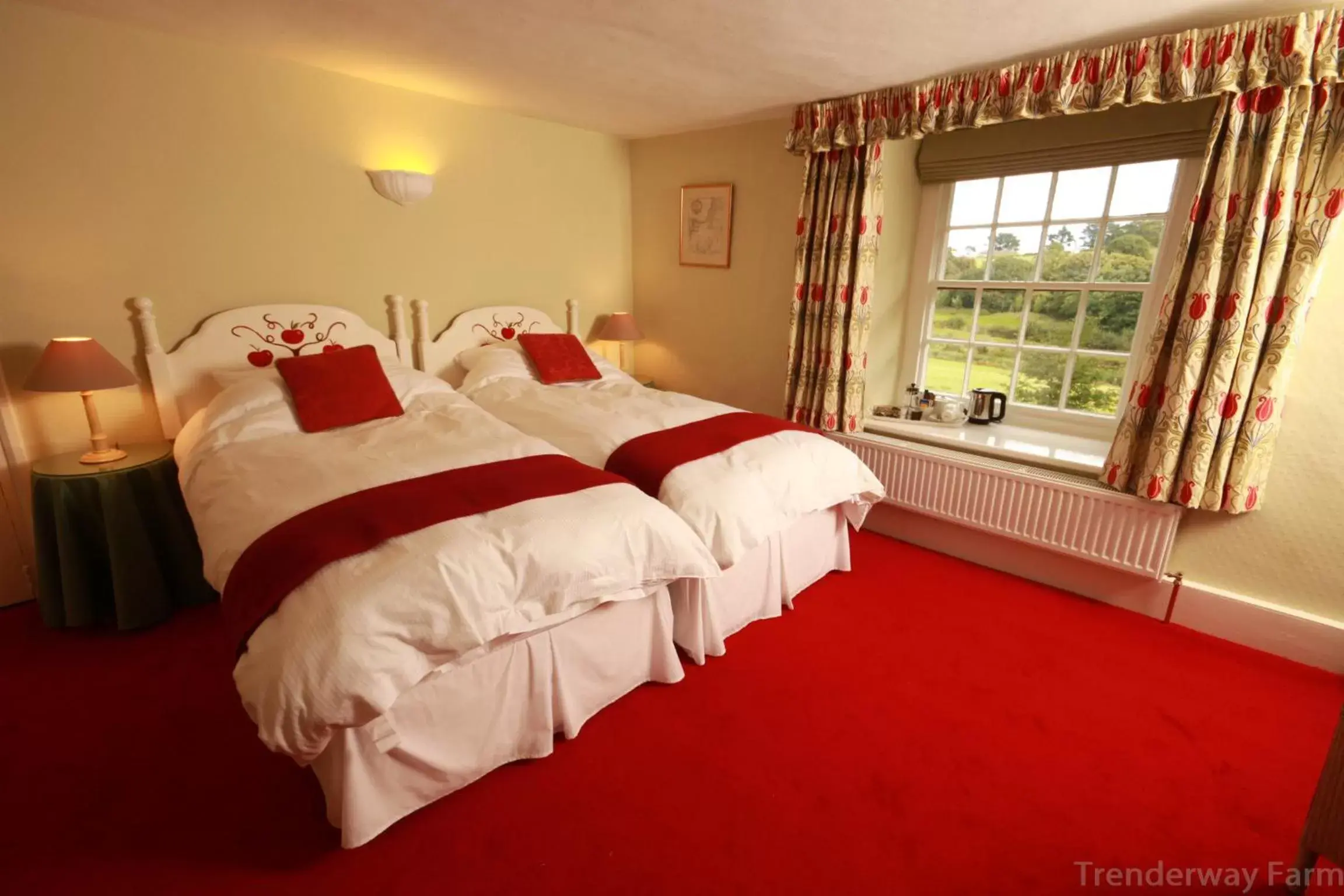 Photo of the whole room, Bed in Trenderway Farm