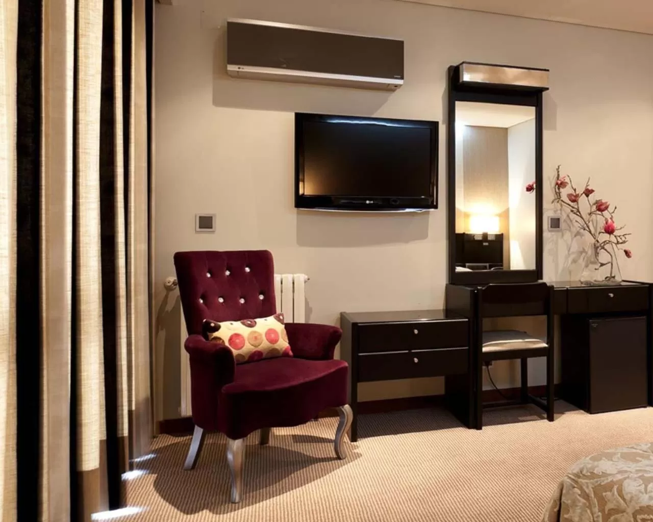 Seating area in Cardal Hotel