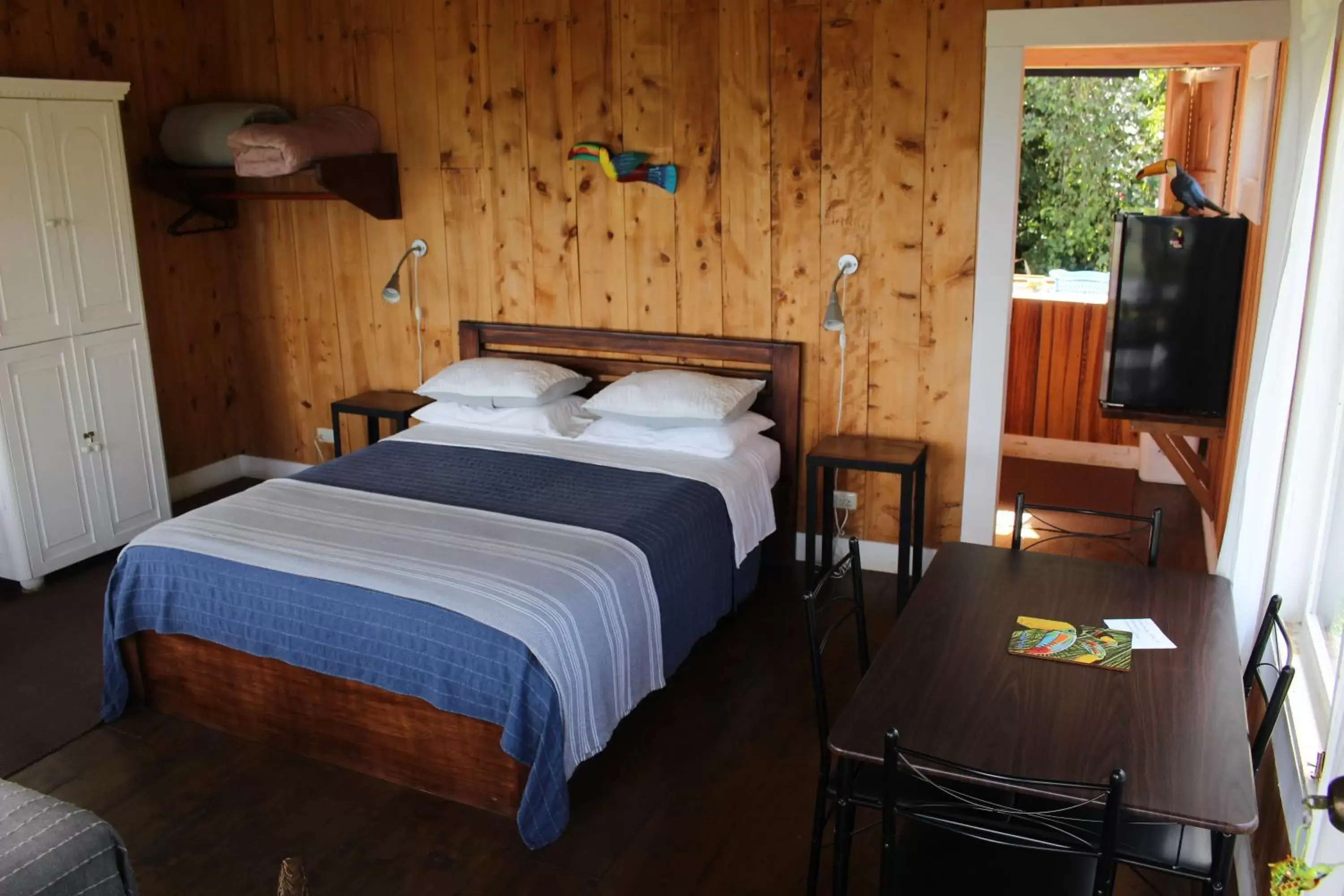 Bedroom, Bed in The Lodge at Reventazon River Mountain Ranch