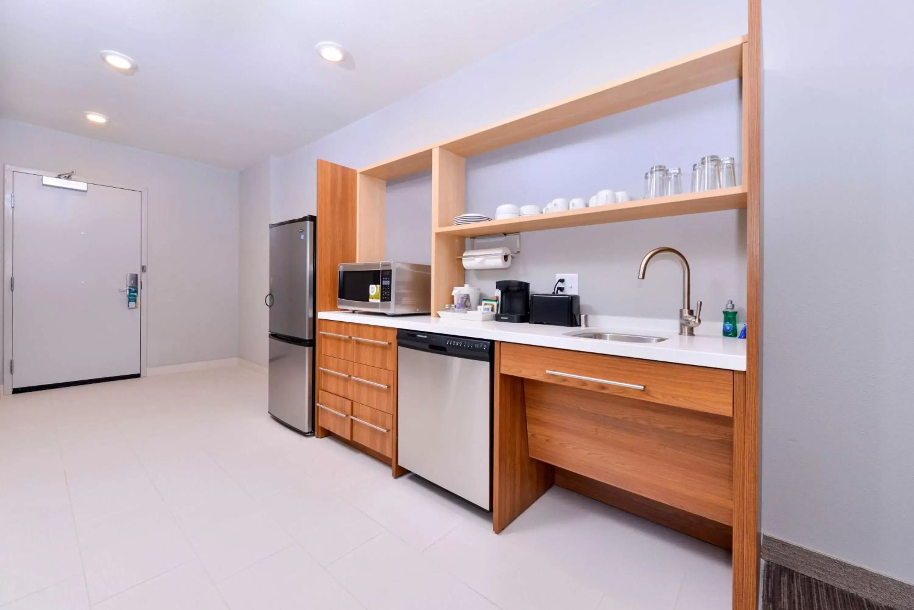 Kitchen or kitchenette, Kitchen/Kitchenette in Home2 Suites By Hilton DuPont
