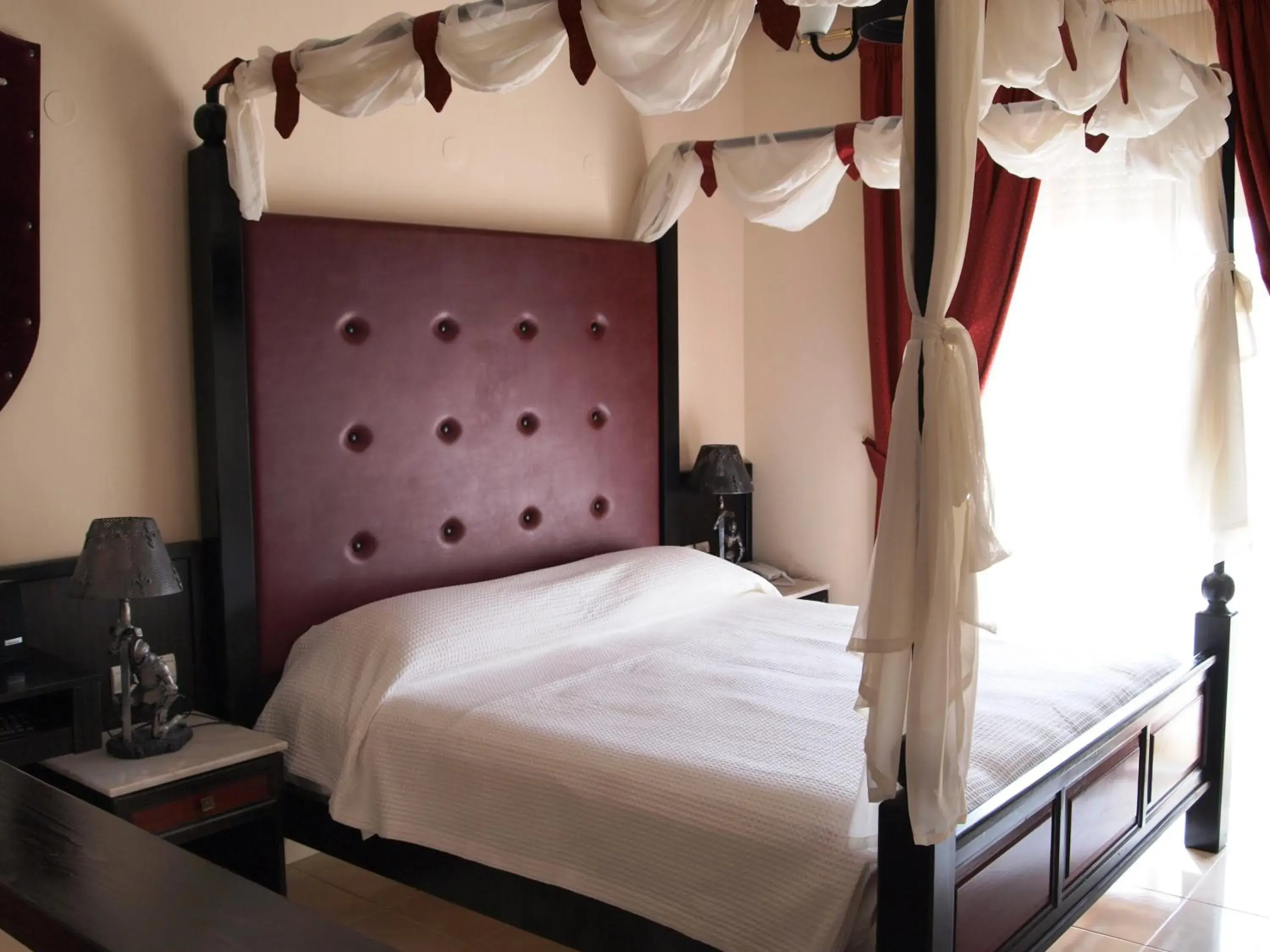 Bed in Castello Di Cavallieri Suites & Spa - Adults Only