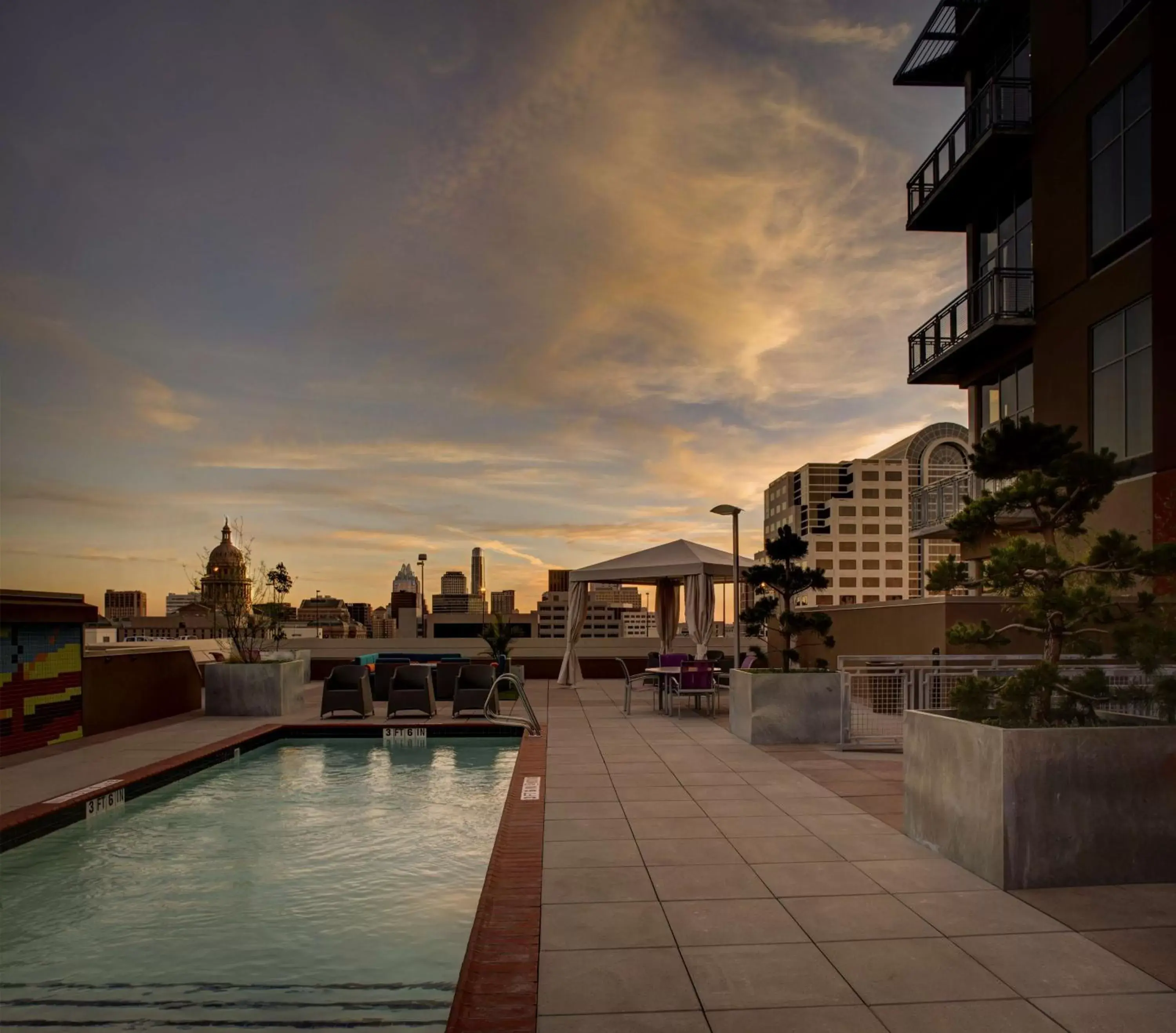 Pool view, Swimming Pool in Hampton Inn and Suites Austin University Capitol