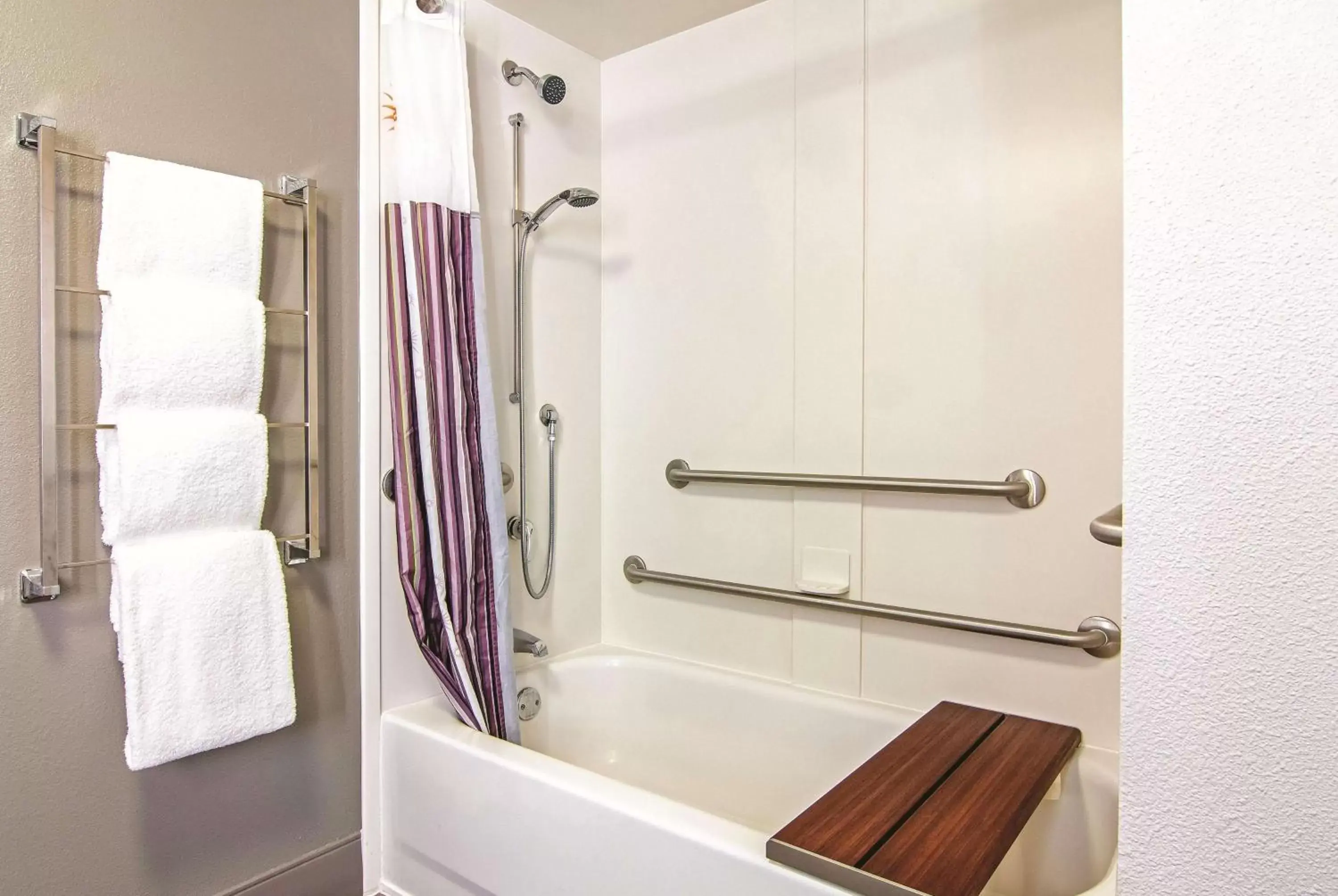 Photo of the whole room, Bathroom in La Quinta by Wyndham Orlando UCF